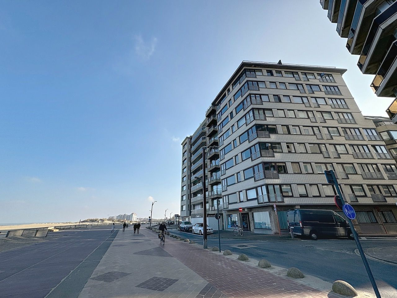 Zeer goed gelegen, vernieuwd appartement met zijdelings zeezicht foto 15