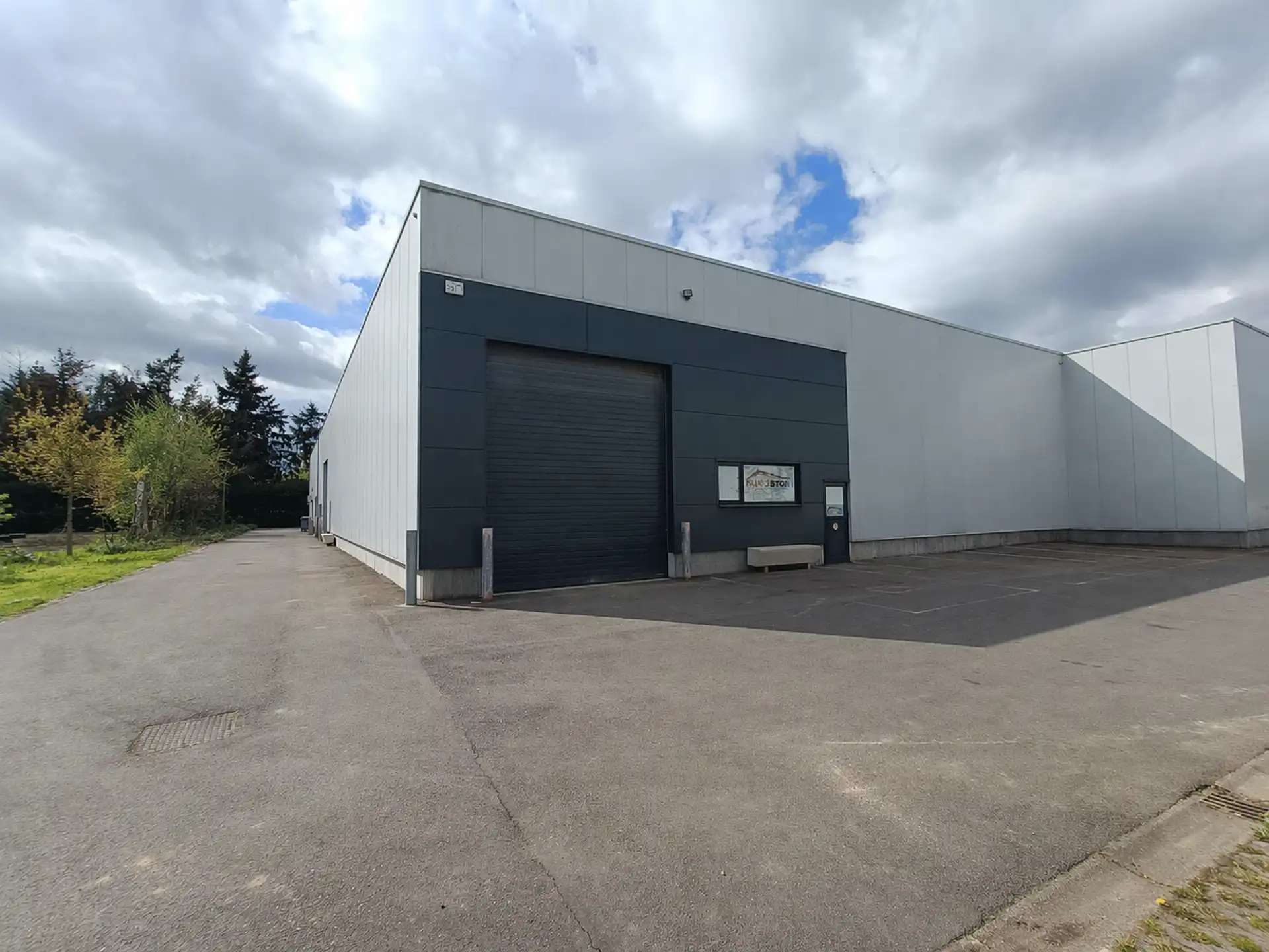 Moderne KMO-unit te koop in Massenhoven foto {{pictureIndex}}