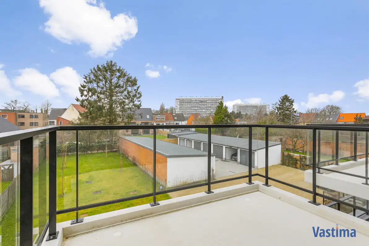 Recent appartement met 2 slaapkamers, terras, lift en garage foto 8