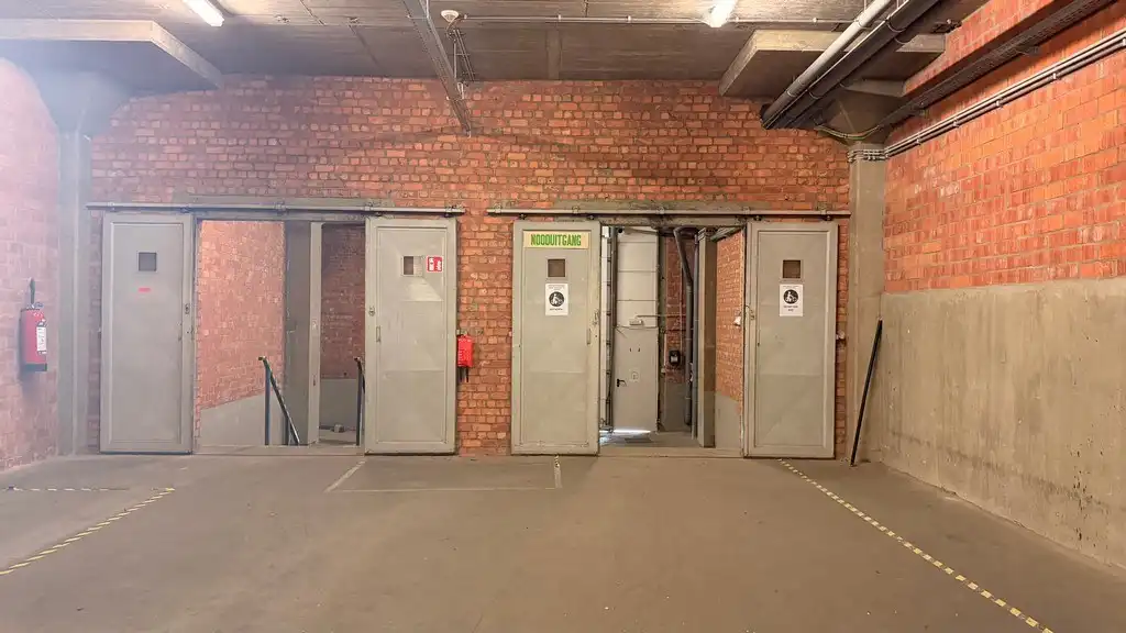 Magazijn met mogelijkheid tot kantoren te huur aan de Noorderlaan  in Antwerpen foto 6