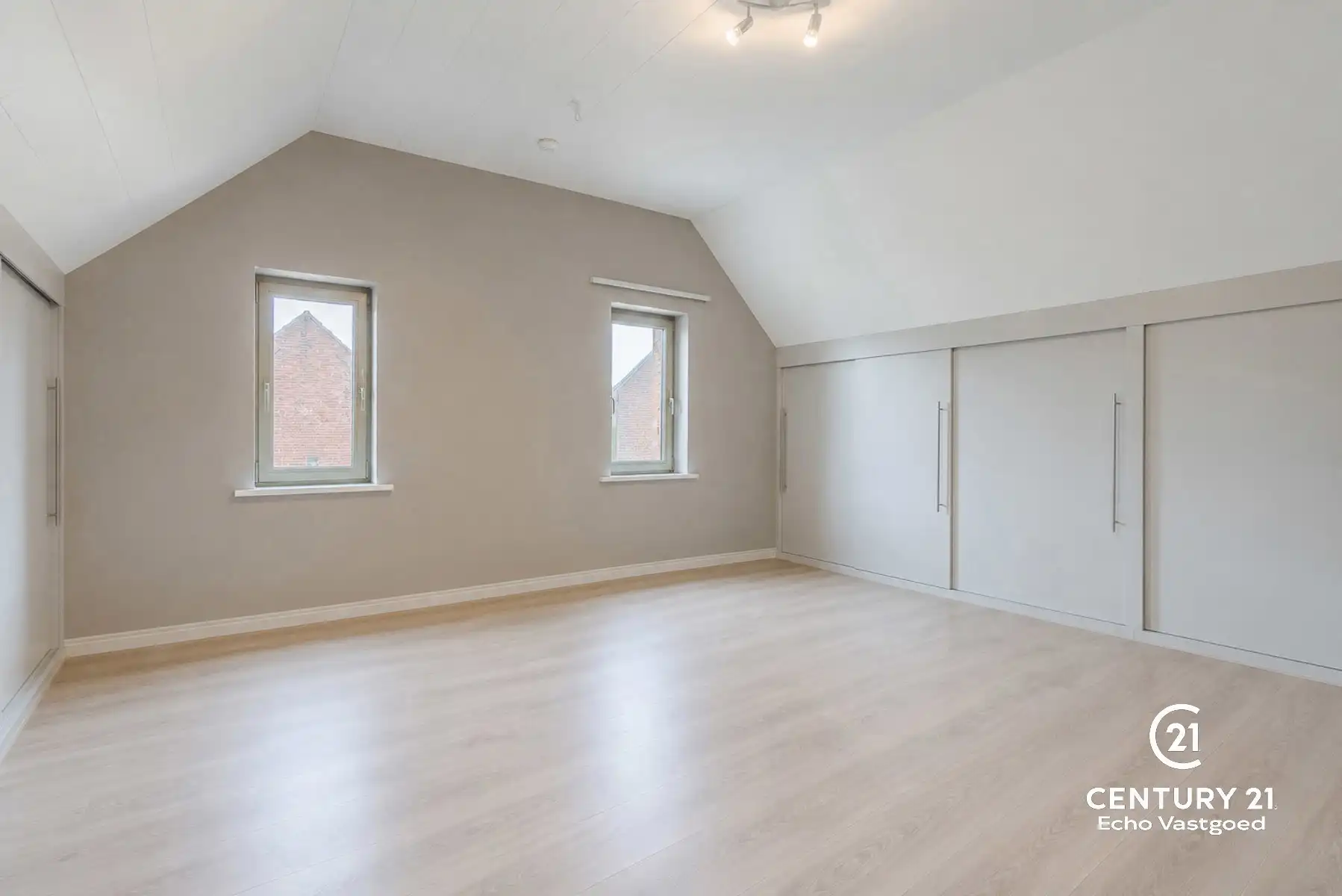 ruime woning met 4 slaapkamers op een fraai hoekperceel  foto 22