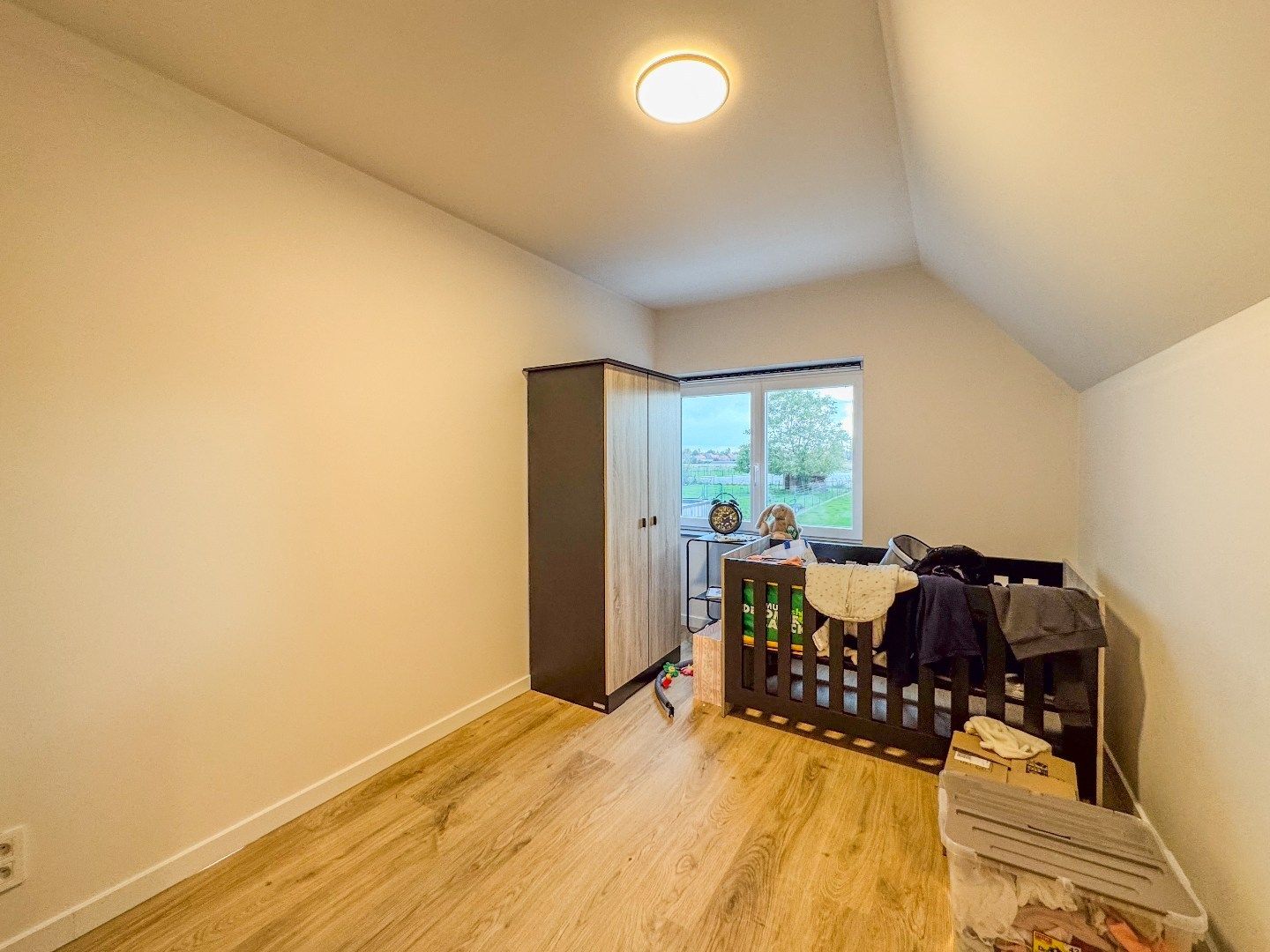 Volledig gerenoveerde woning met 3 slaapkamers, carport en tuin. foto 9