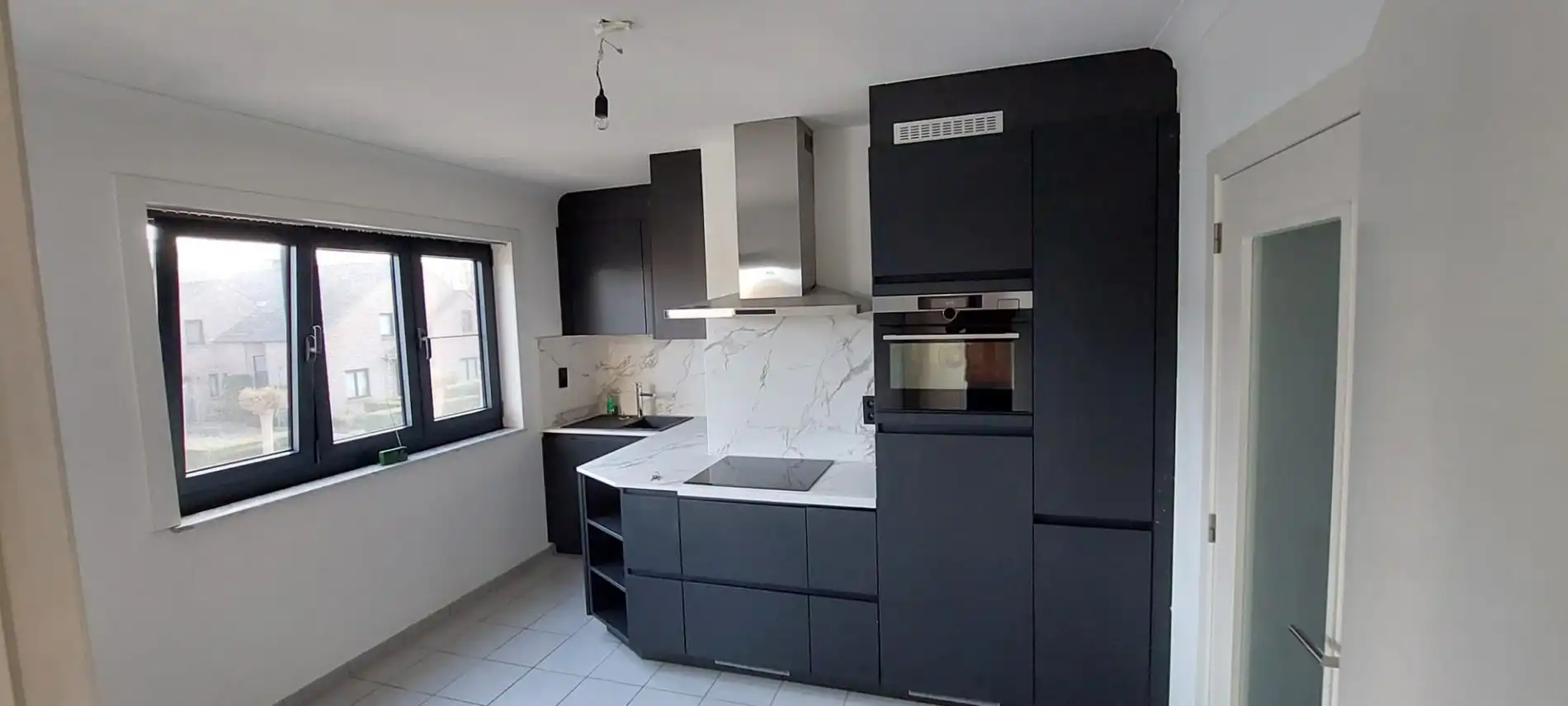 Comfortabel, verzorgd en gunstig gelegen appartement met 2 slaapkamers, terras en garage. foto 4