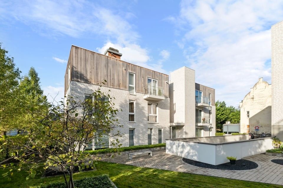 KNAP APPARTEMENT MET 1 SLAAPKAMER EN STAANPLAATS IN SINT-TRUIDEN foto 2