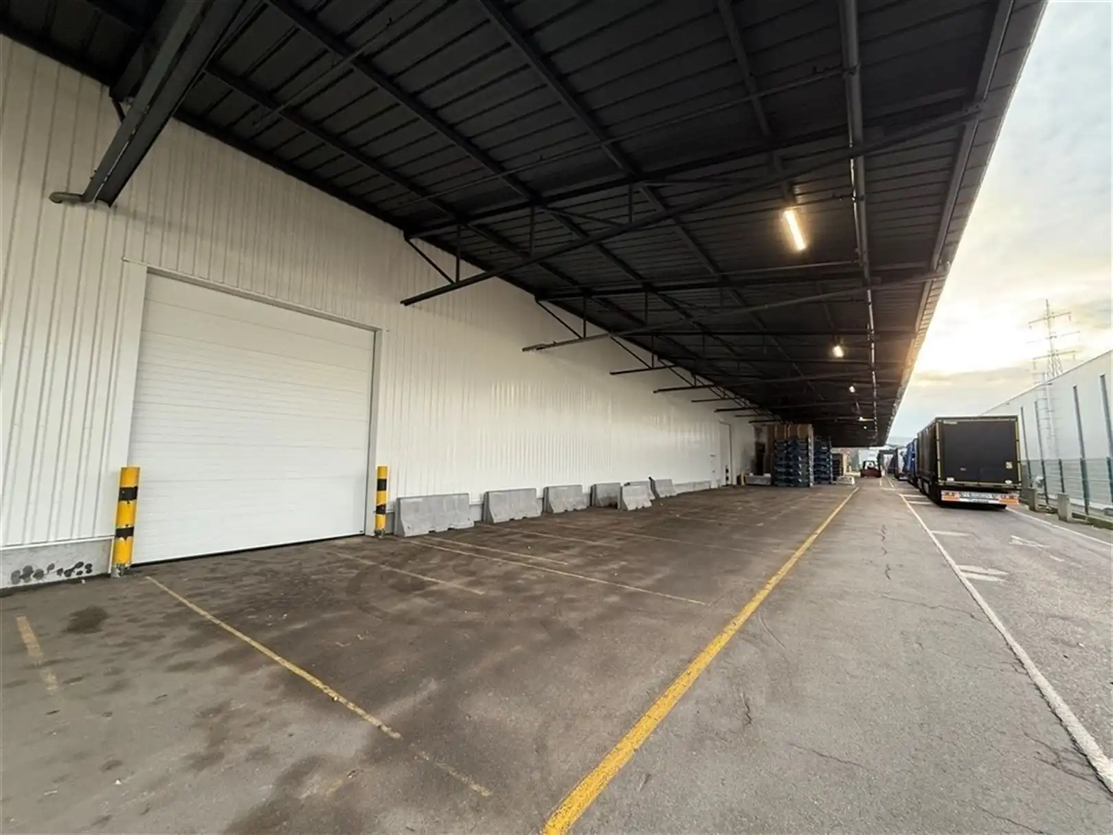 Goed gelezen magazijnen te Genk foto 7