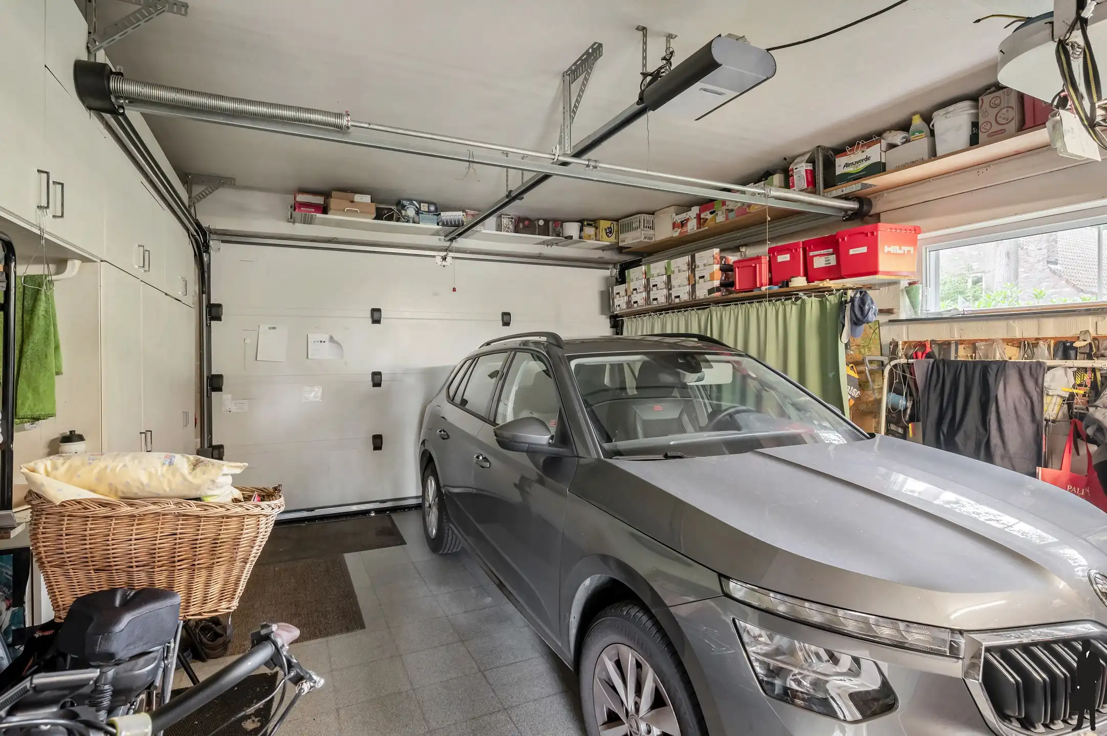 Statige villa op prachtig aangelegd perceel  met 4 slaapkamers en inpandige garage foto 17