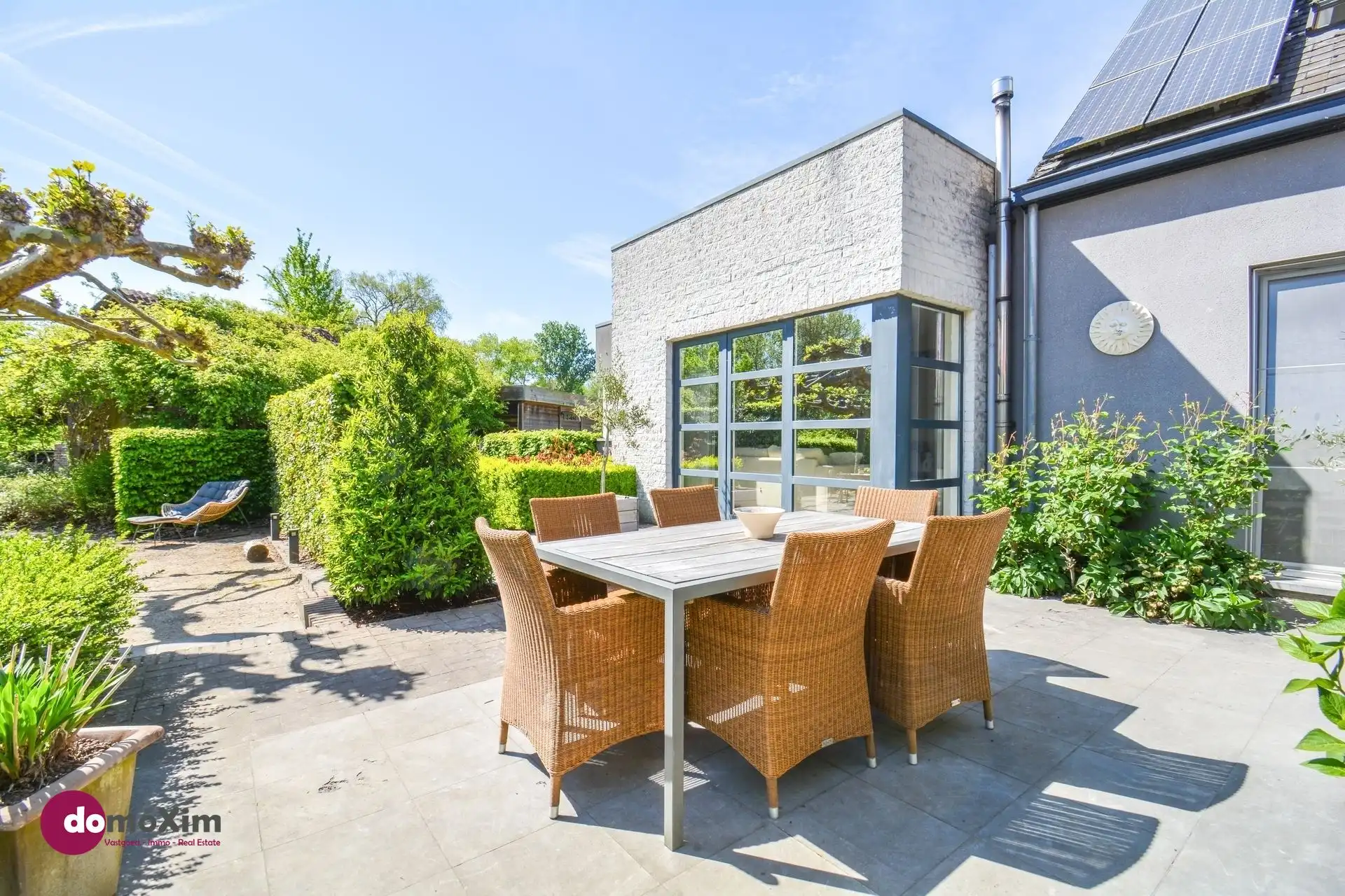 Charmante halfopen bebouwing met prachtige tuin en topligging aan de vaart foto 2