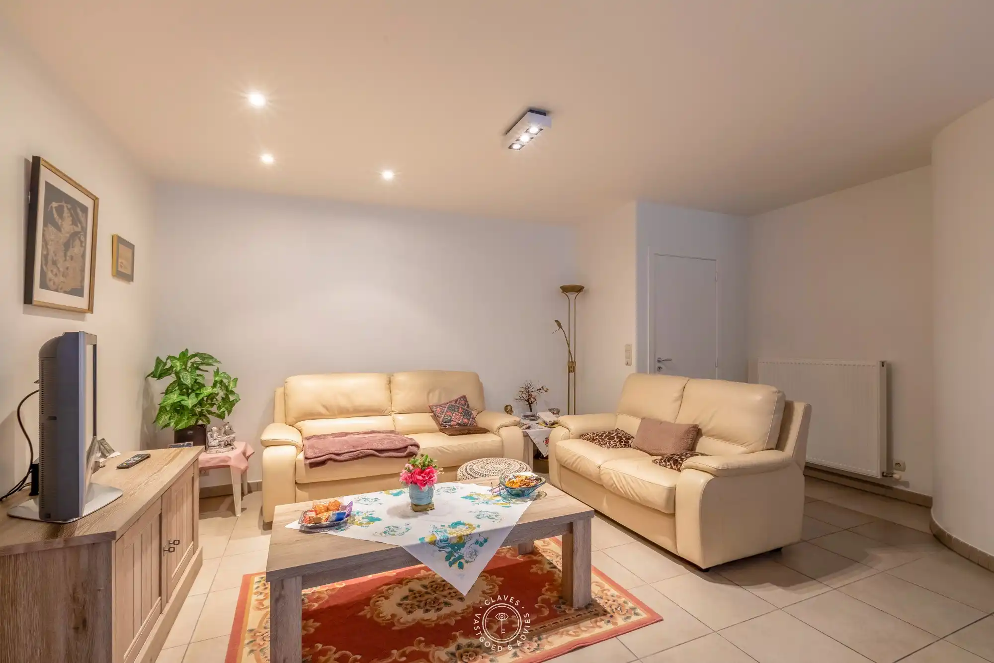 Centraal gelegen appartement met twee terrassen en autostaanplaats foto 4