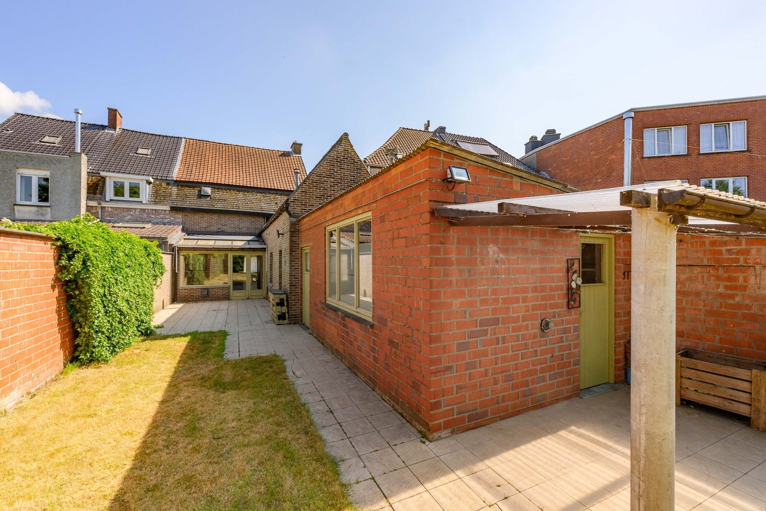 Halfopen woning met ruime tuin in centrum Ruiselede. foto 21