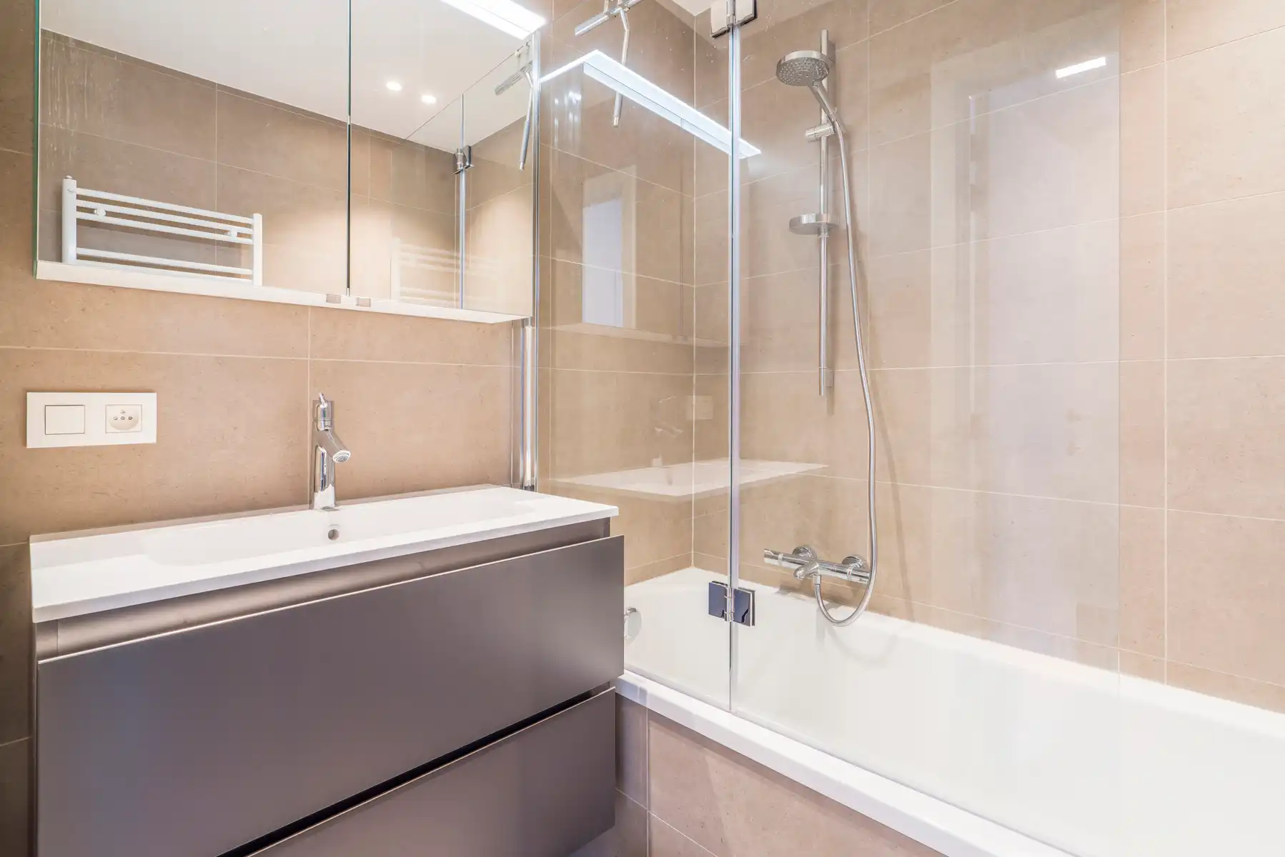 Prachtig 3-slaapkamerappartement met frontaal zeezicht foto 6