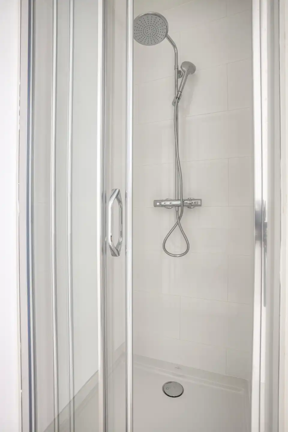 Ruime gerenoveerde woning (230 m²) nabij Gouden Kruispunt foto 11