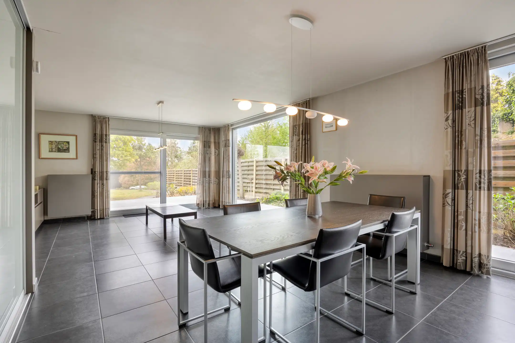 Moderne halfopenbebouwing op een rustige centrale locatie foto 7