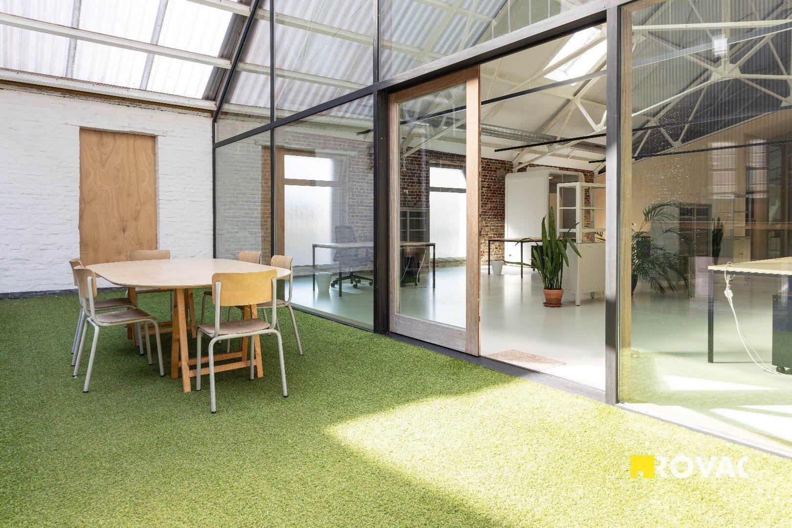 Stijlvolle en instapklare kantoorruimte met binnentuin in centrum Izegem! foto 10