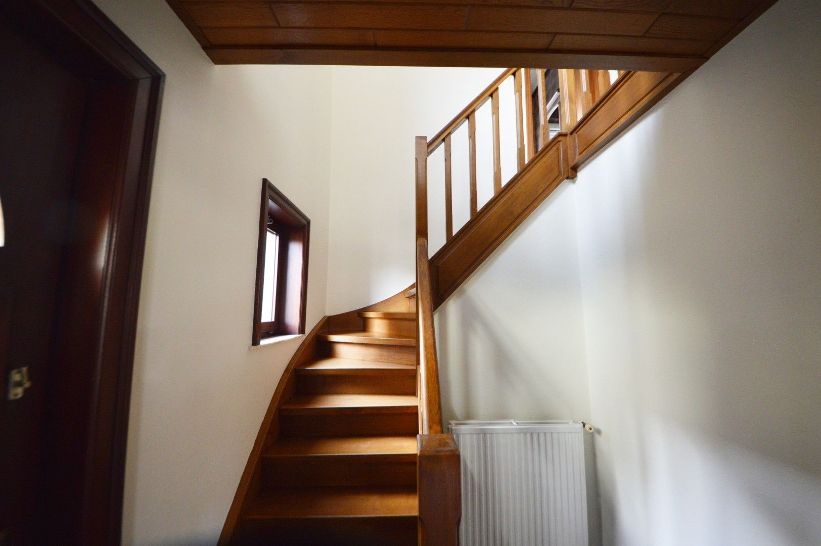 GERENOVEERDE WONING DUBBELE GARAGE EN TUIN foto 11