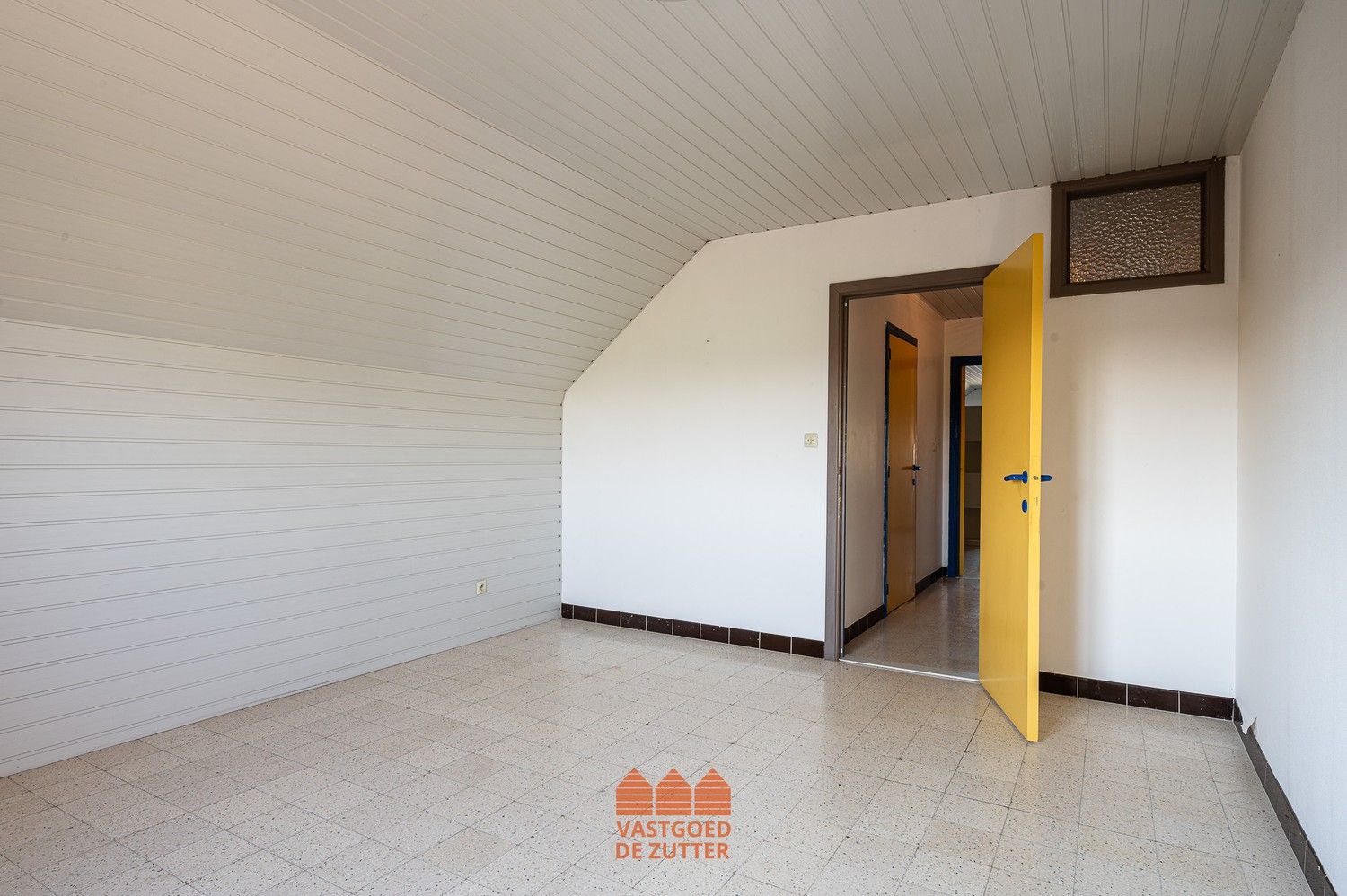 Te renoveren halfopen bebouwing in rustige doodlopende straat foto 16