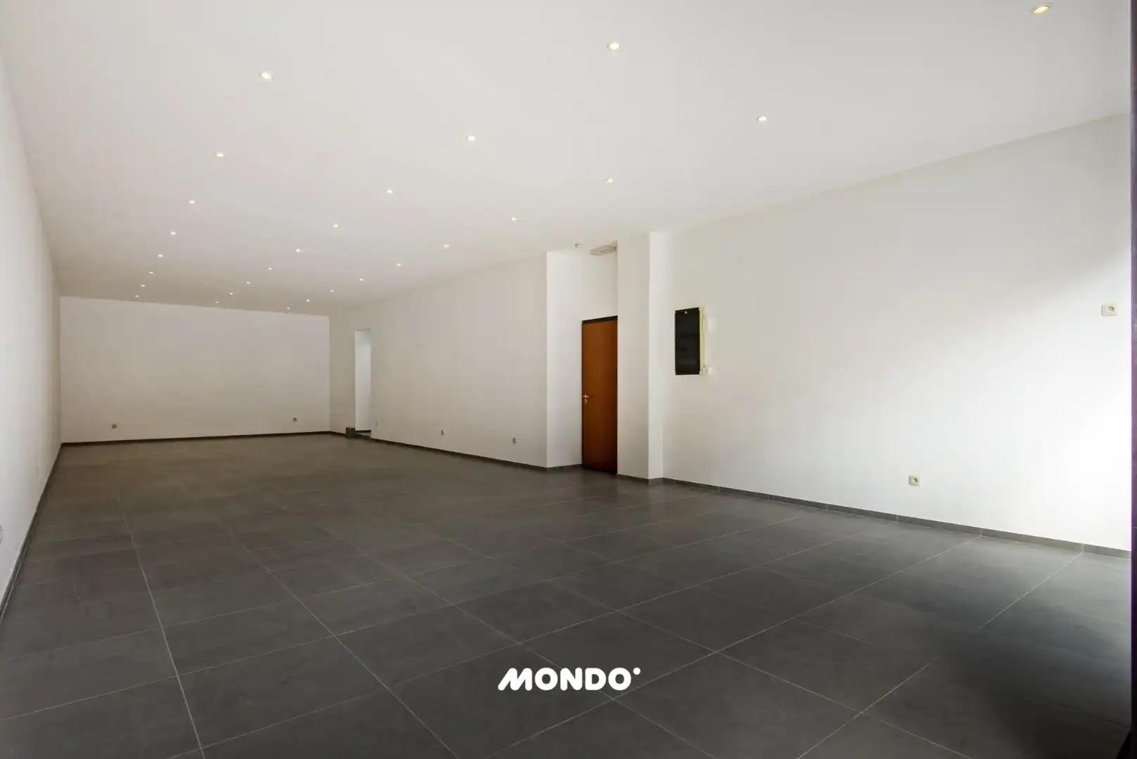 Commercieel gelegen opbrengsteigendom met handelsgelijkvloers, appartement en studio in het centrum van Willebroek! foto 5