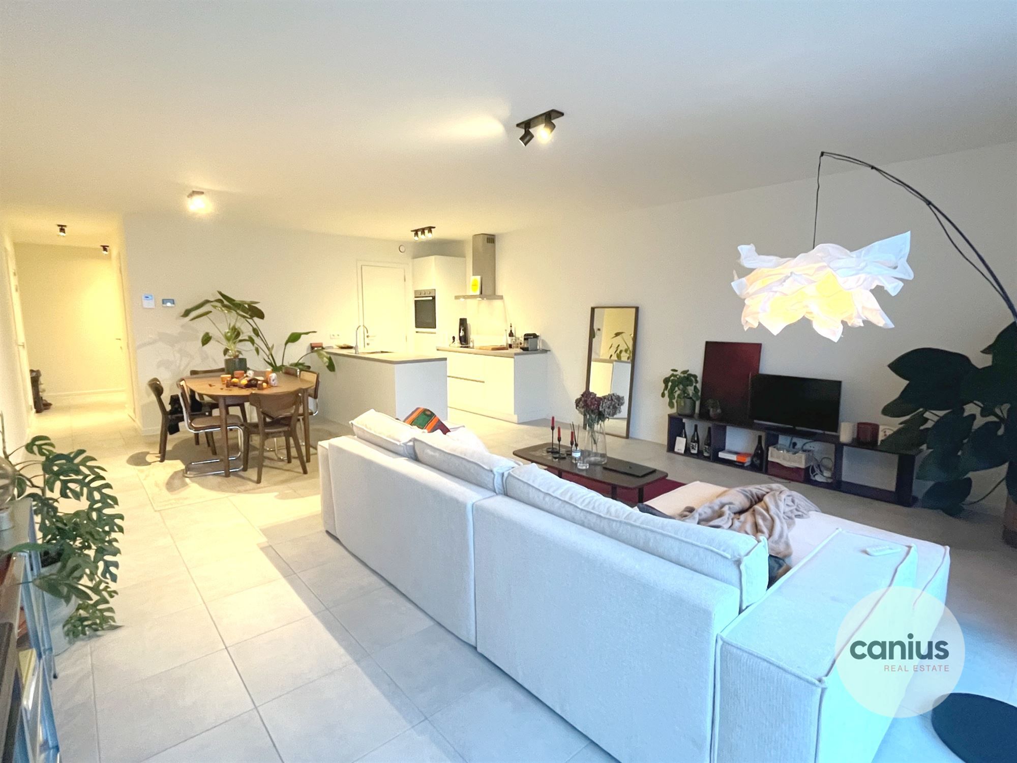 GESCHILDERD NIEUWBOUWAPP. IN HARTJE HASSELT MET 2 SLKS + TERRAS & PARKING foto 2