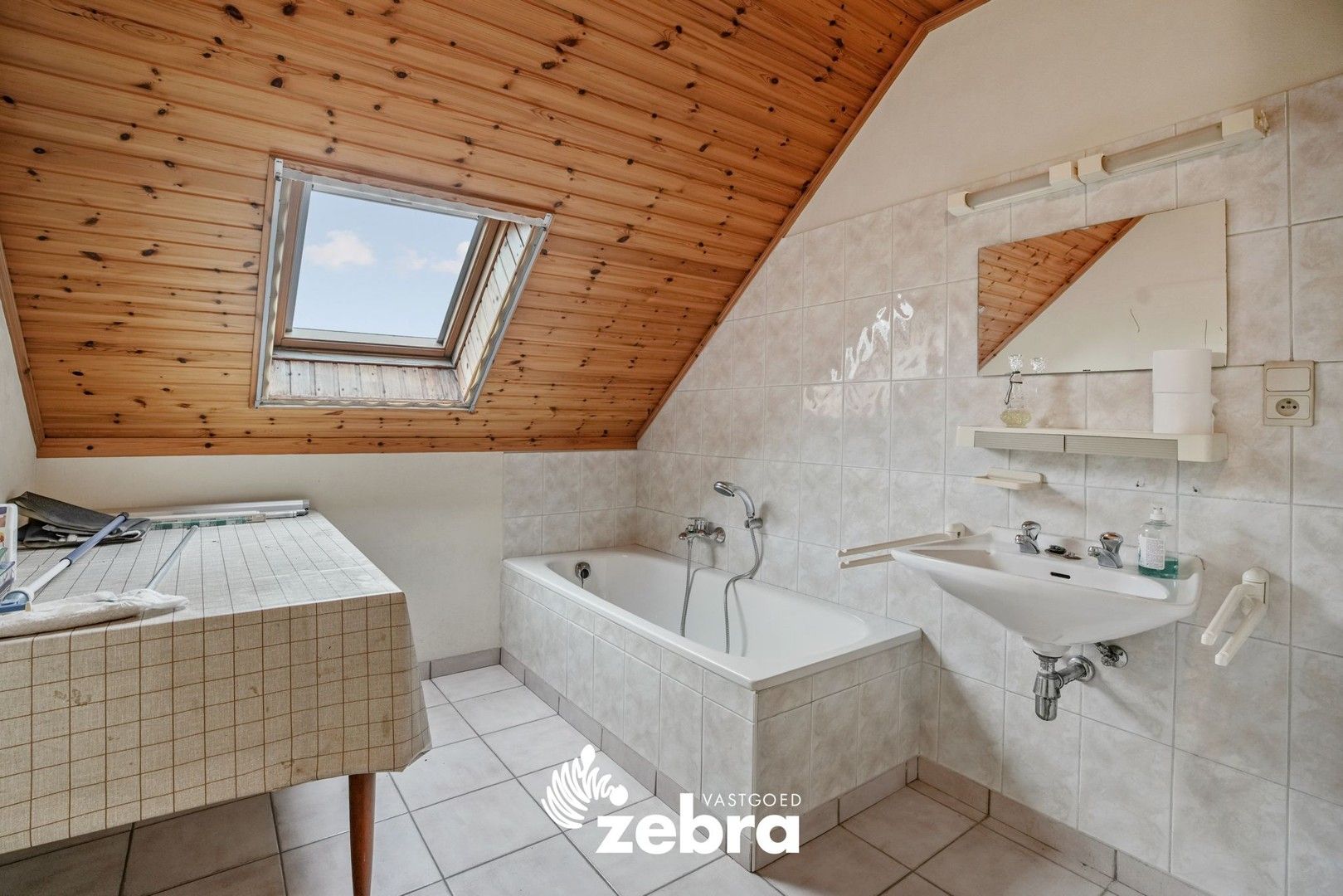 Ruime gezinswoning met 4 slaapkamers, tuin en garage in hartje Tielt foto 16