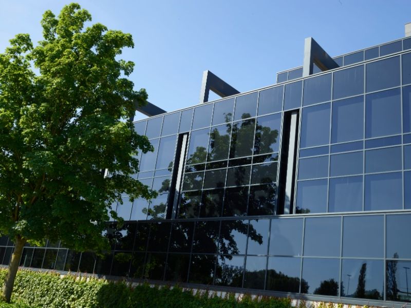 Kantoren te huur op unieke locatie aan E40 foto {{pictureIndex}}
