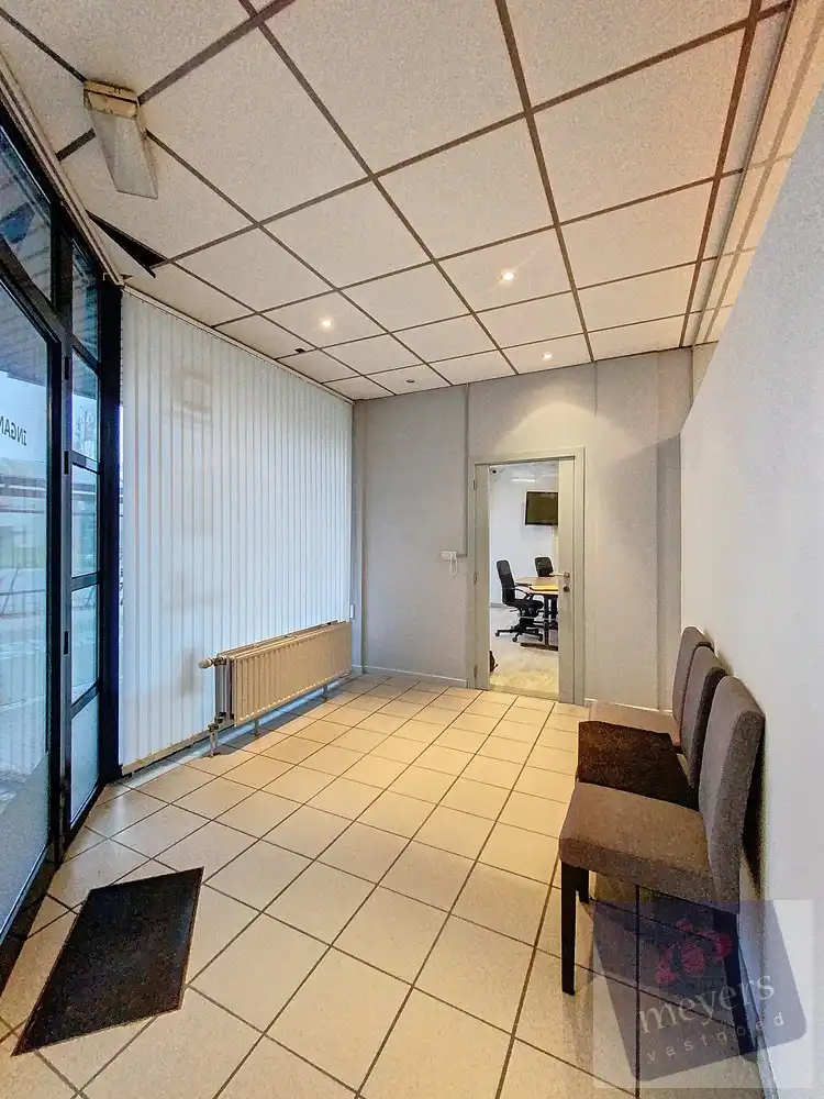 Moderne kantoor- of praktijkruimte (155m²) te huur in hartje Alken – Lambrechtplein 2 & 4 foto 2