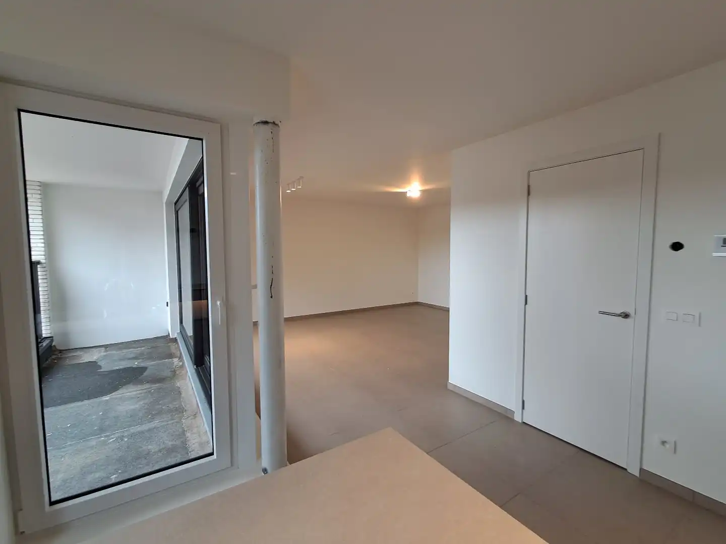Ruim appartement met 2 terrassen! foto 3
