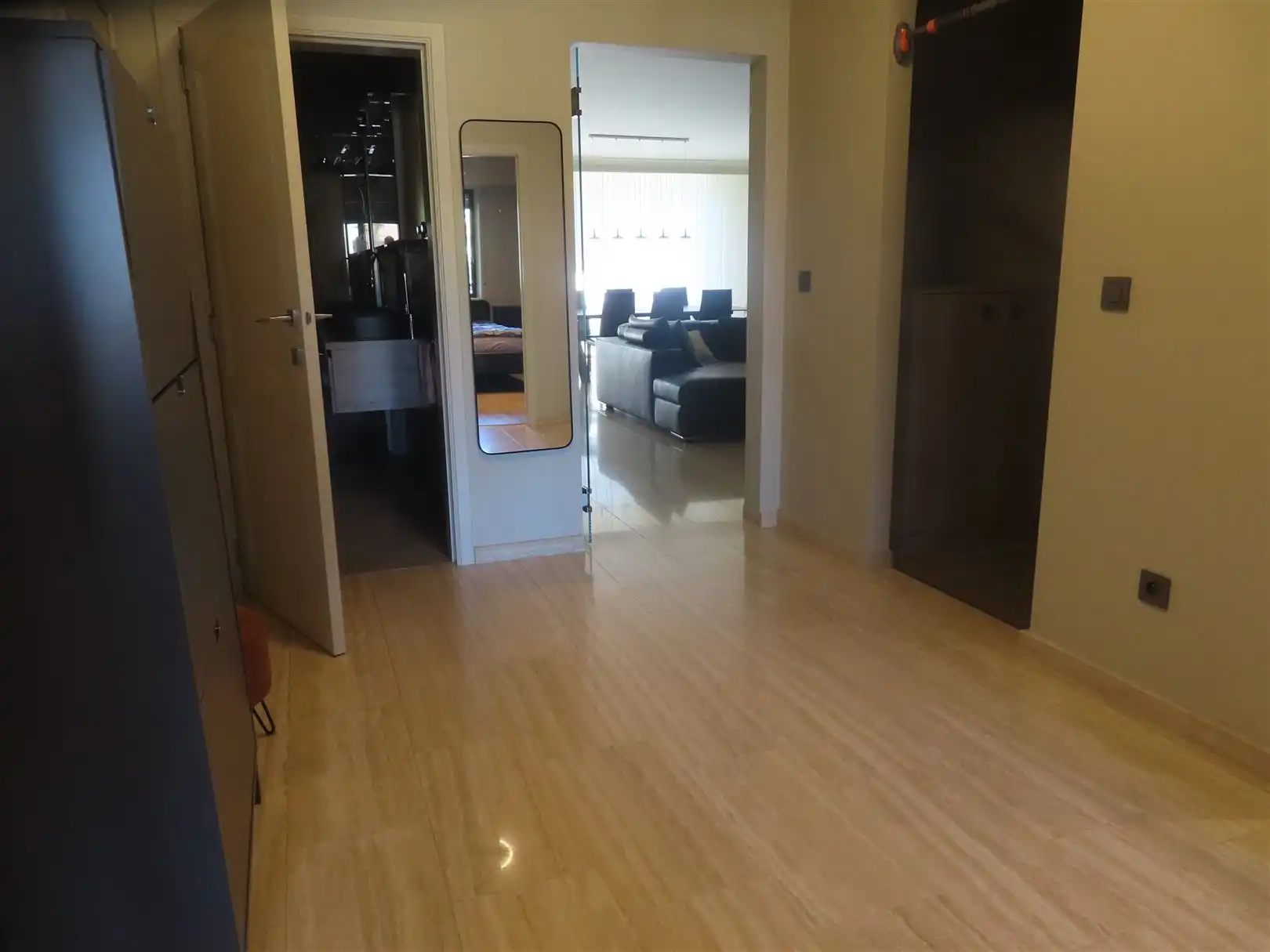 Luxueus gemeubeld 3-slaapkamerappartement met garage foto 19