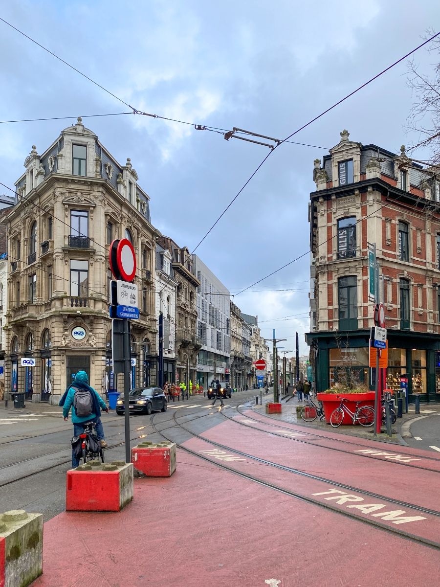 TOP gelegen handelspand foto 2