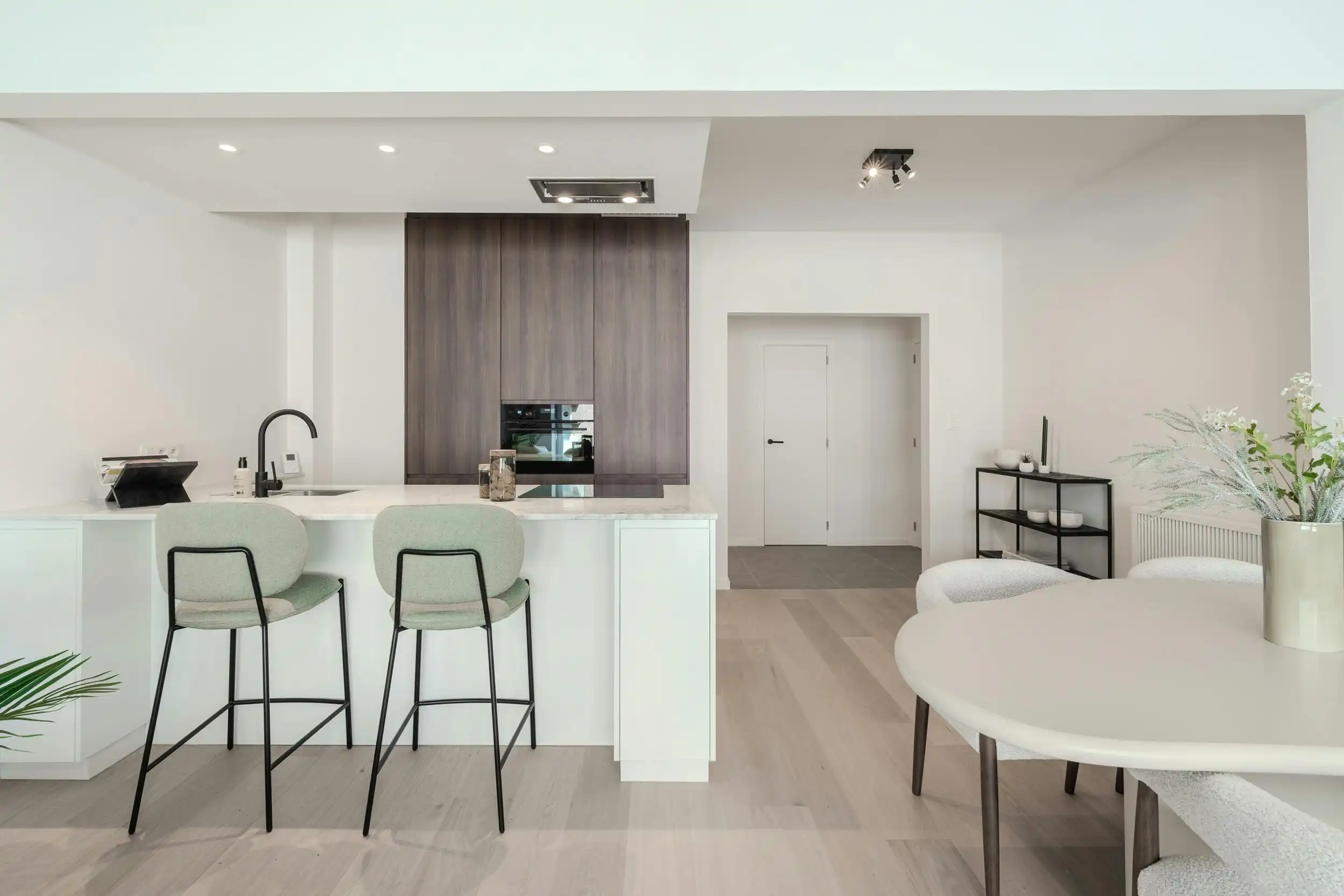 Gerenoveerd appartement te koop met zijdelings zeezicht! foto 12