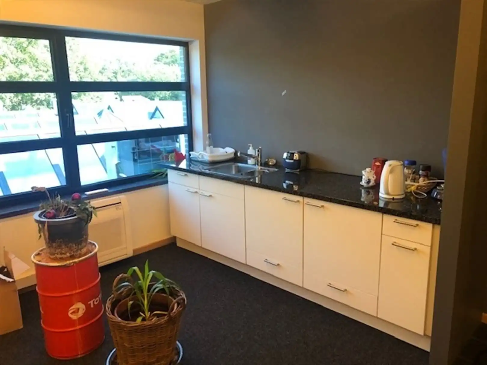 Kantoor te huur aan de op- en afrit van Sint-Job foto 18