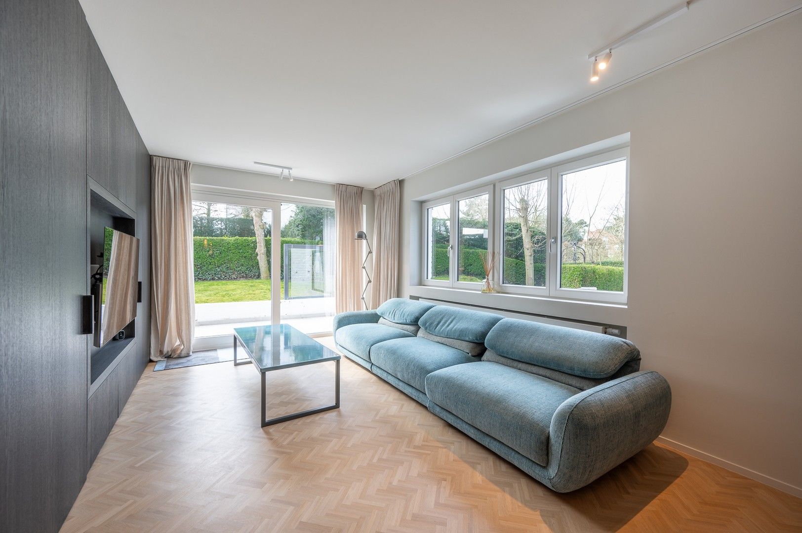 Prachtig tuinappartement met 3 volwaardige slaapkamers, gelegen in een paadje op een topligging in het Zoute. foto 14