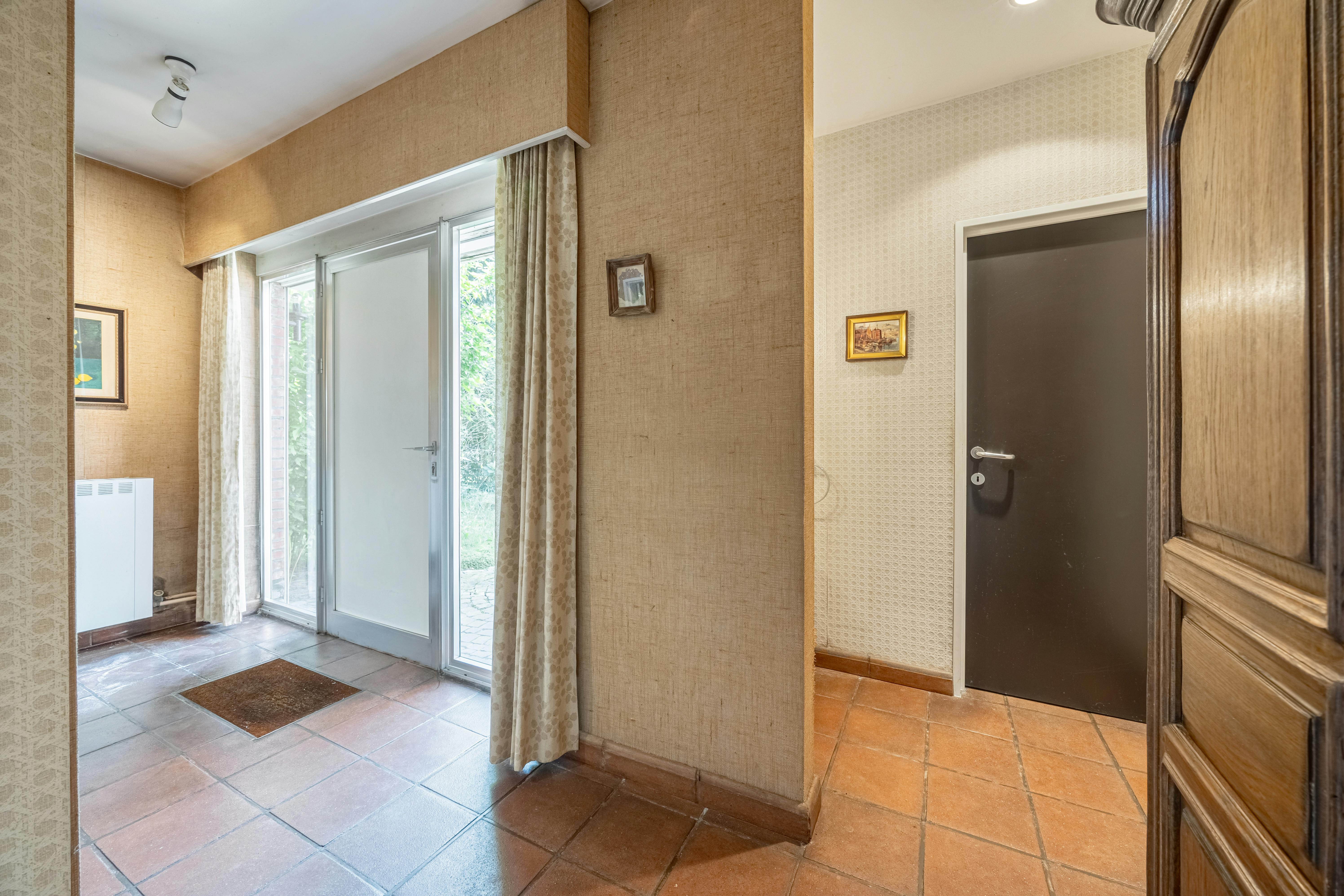 Te renoveren ruime gezinswoning met 5 slaapkamers te Hasselt foto 11