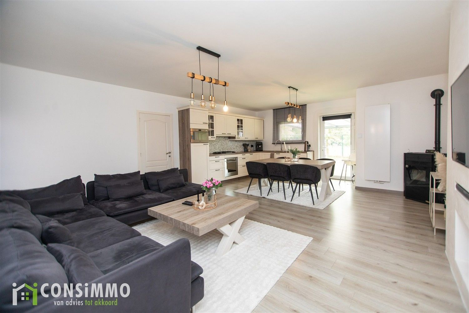 Vrijstaande, gerenoveerde woning op ruim perceel in het groene Genk-Sledderlo foto 4