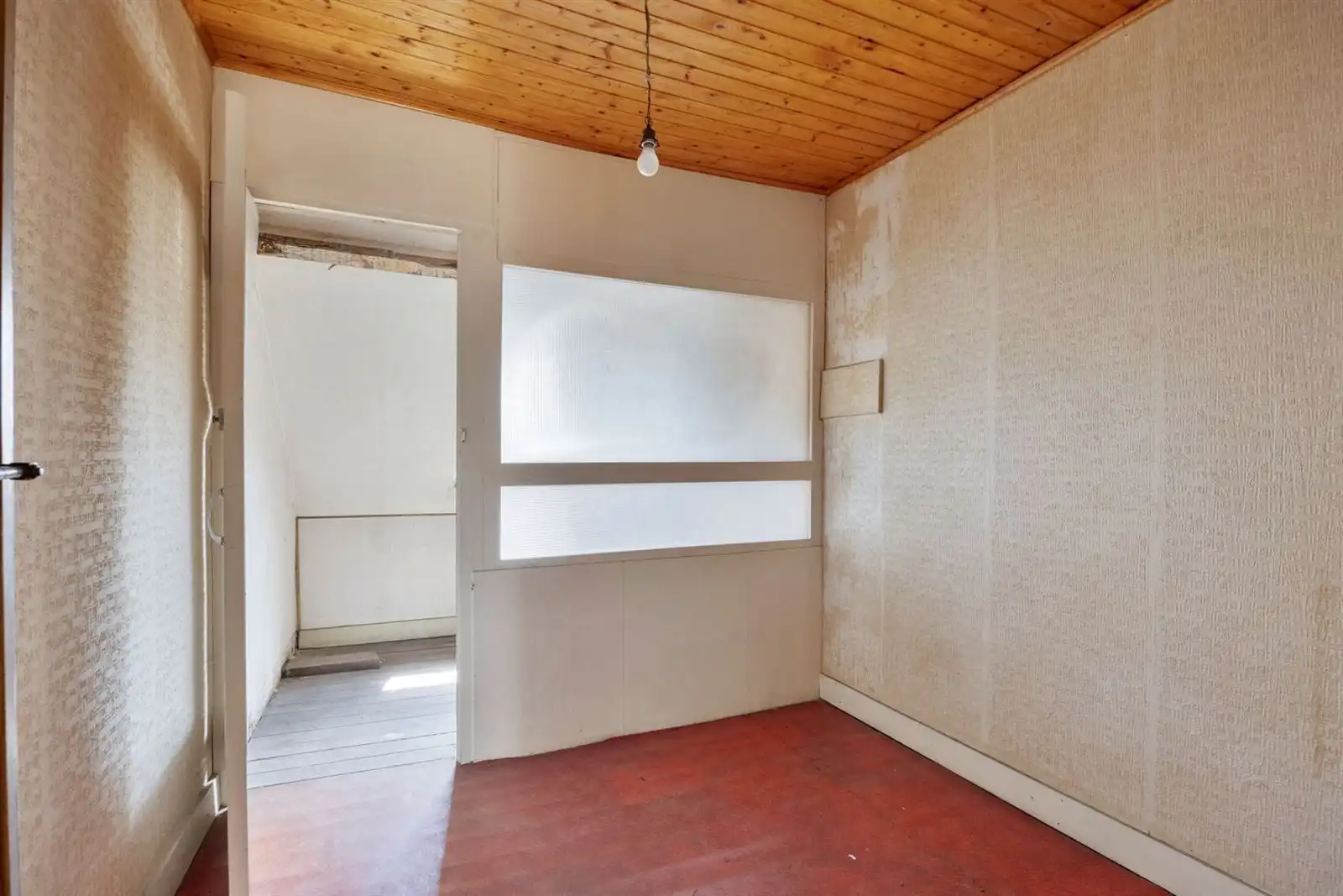 Ruime herenwoning met voormalige dokterspraktijk foto 32