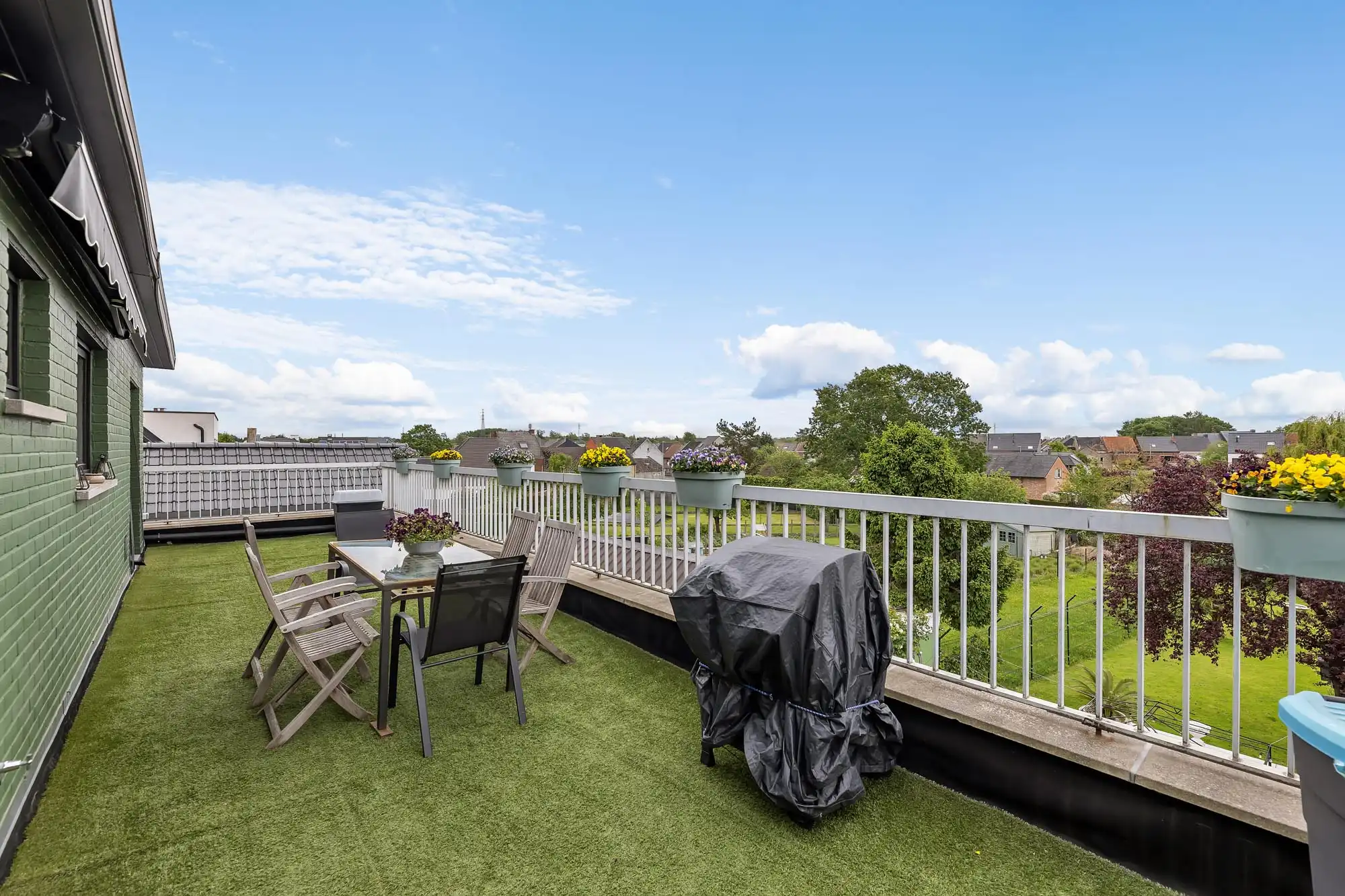 Gerenoveerd penthouse te koop met ruim terras foto 2
