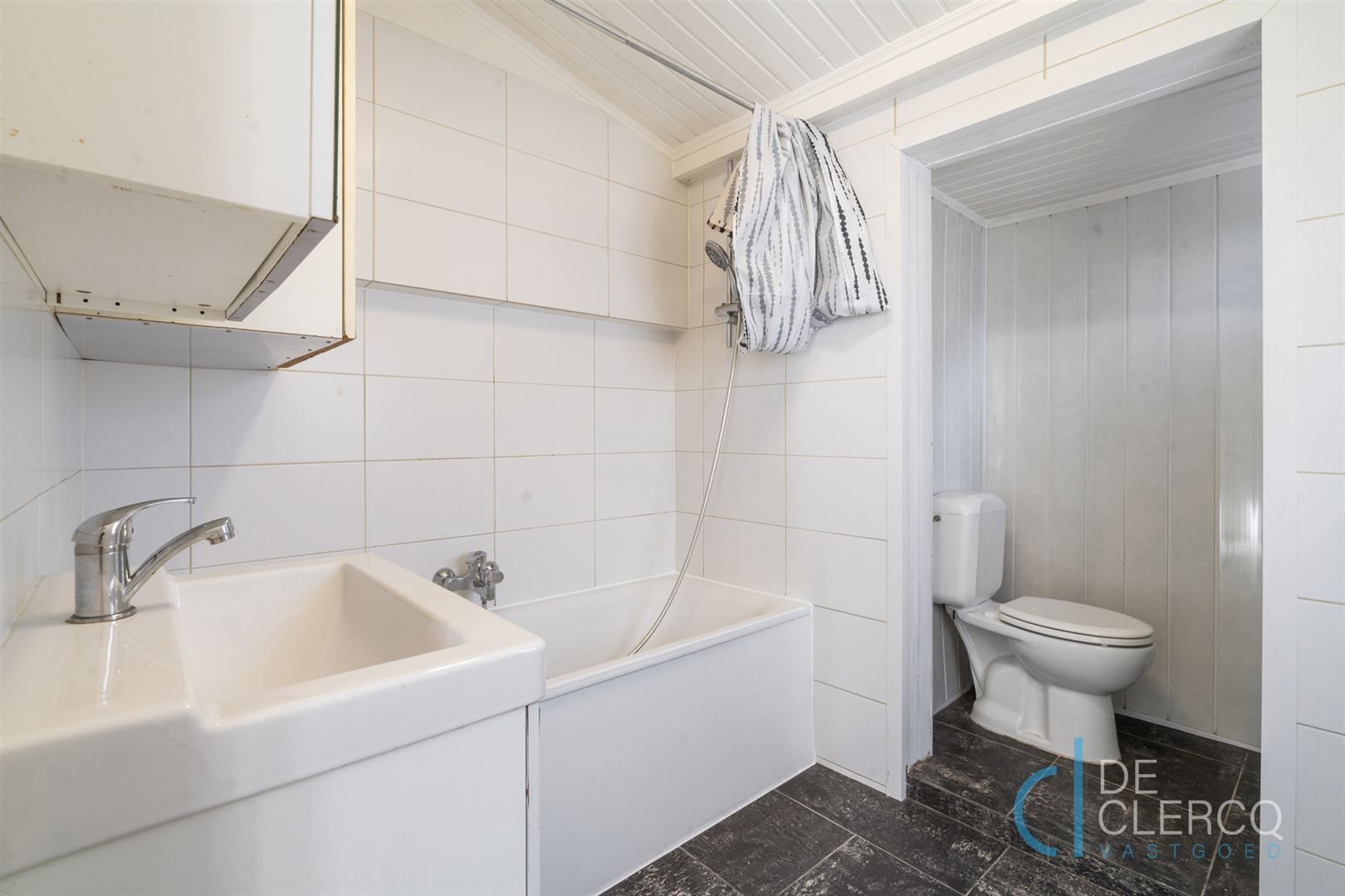 Op te frissen woning te koop in centrum Lochristi!  foto 4