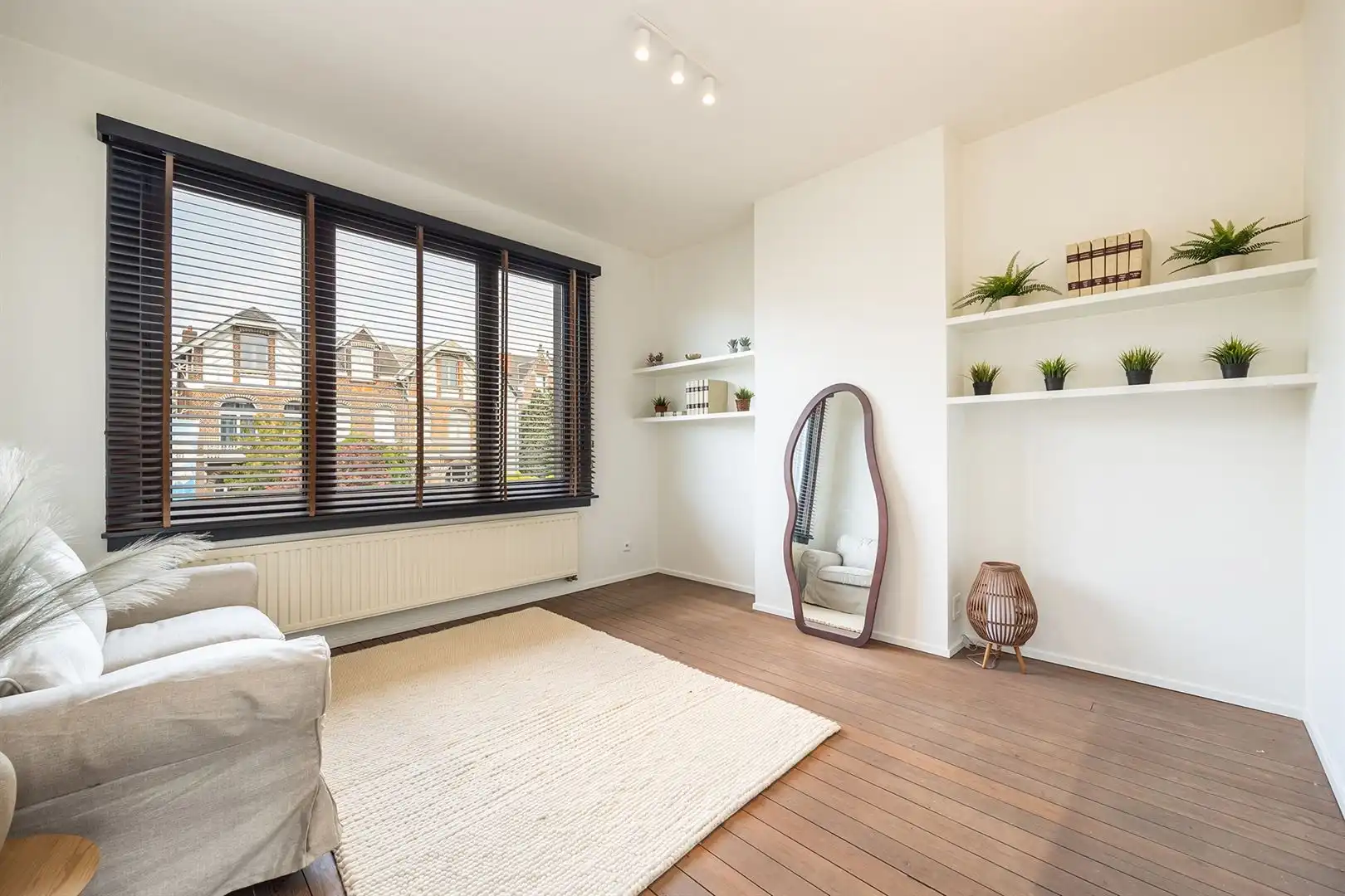 Instapklare herenwoning met privéparking, zonnepanelen en zuidgerichte patio foto 12