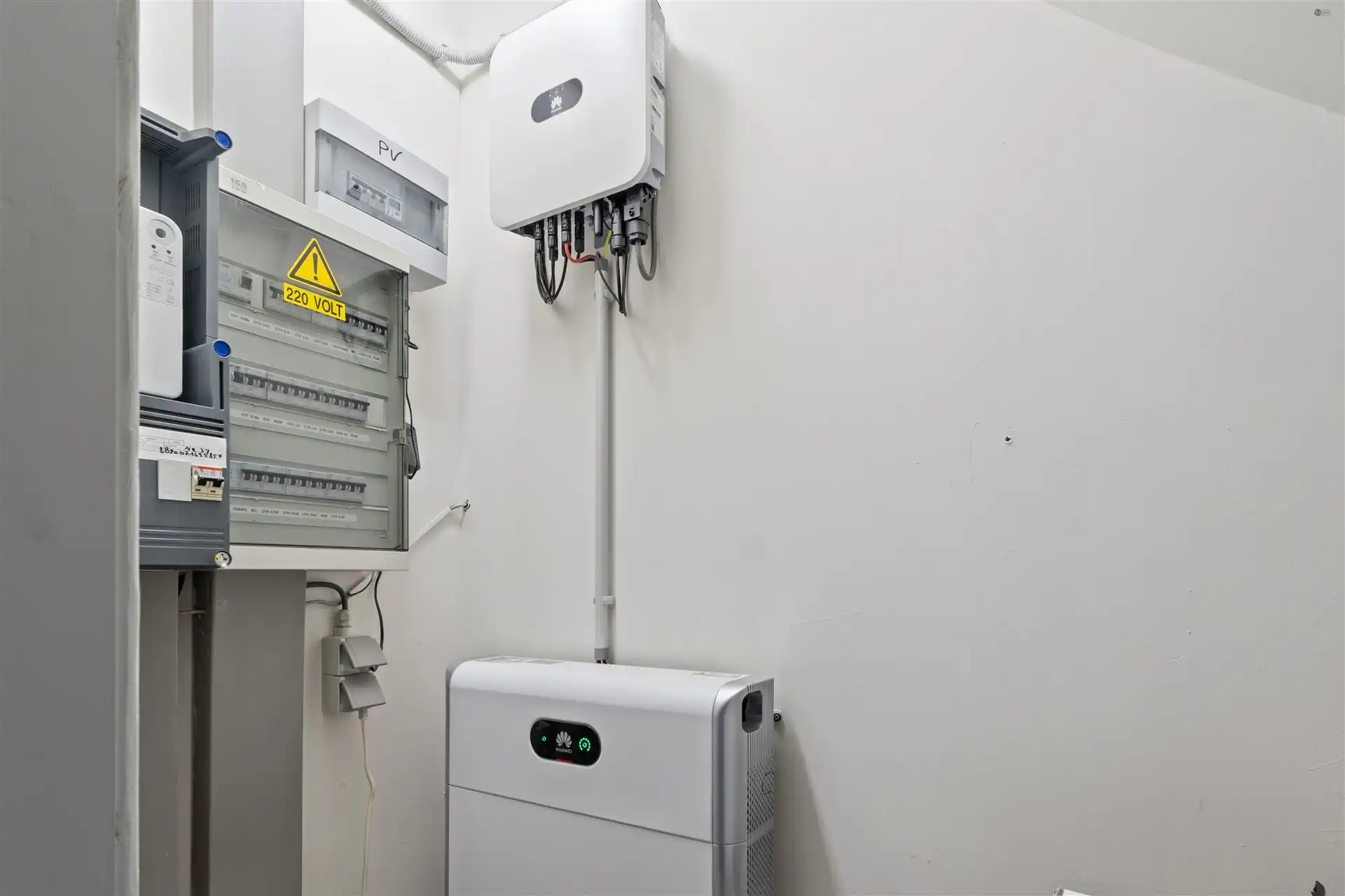 Goed onderhouden HOB met 3 slaapkamers op een ruim perceel foto 18