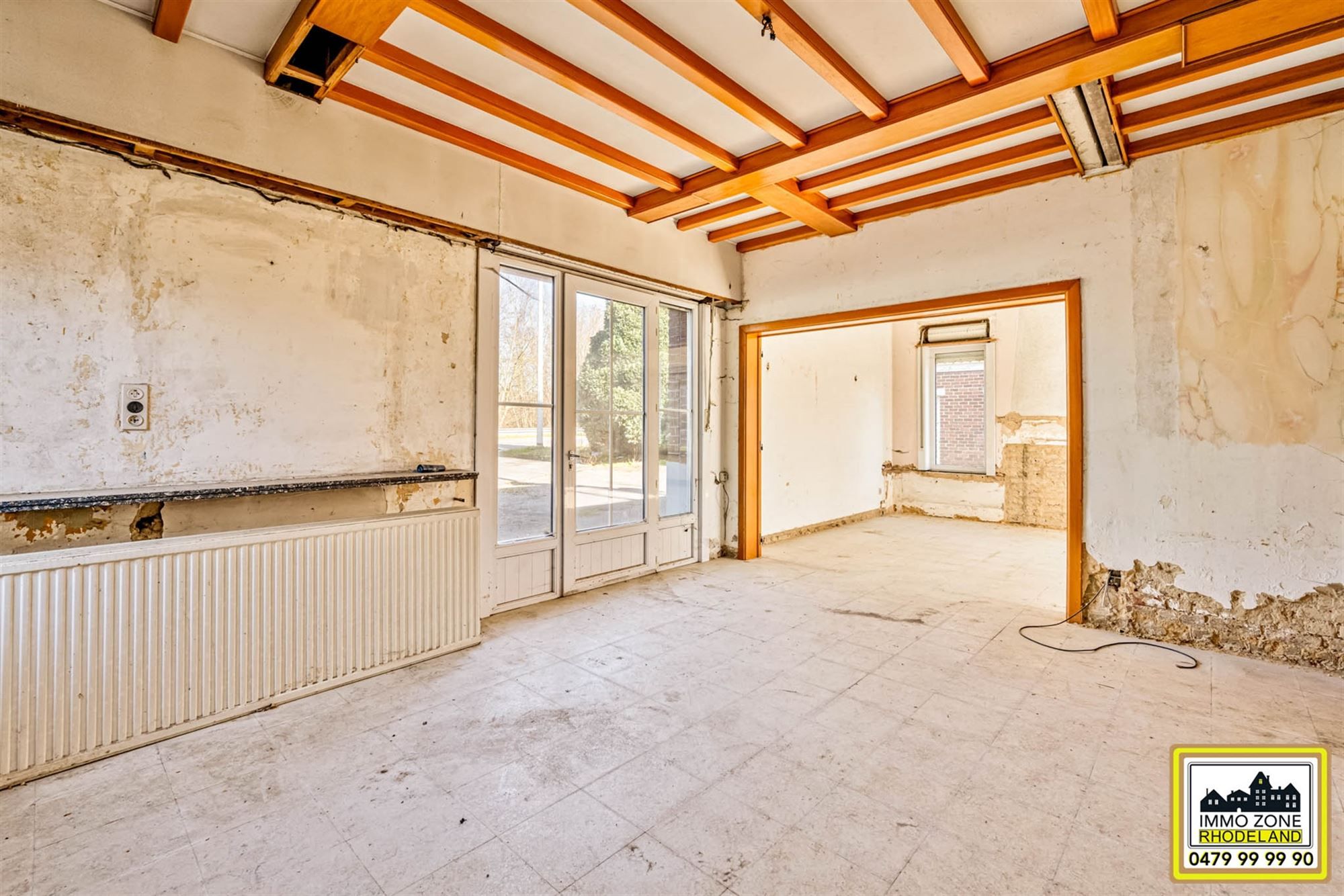 Te renoveren ruime statige woning op groot perceel foto 4