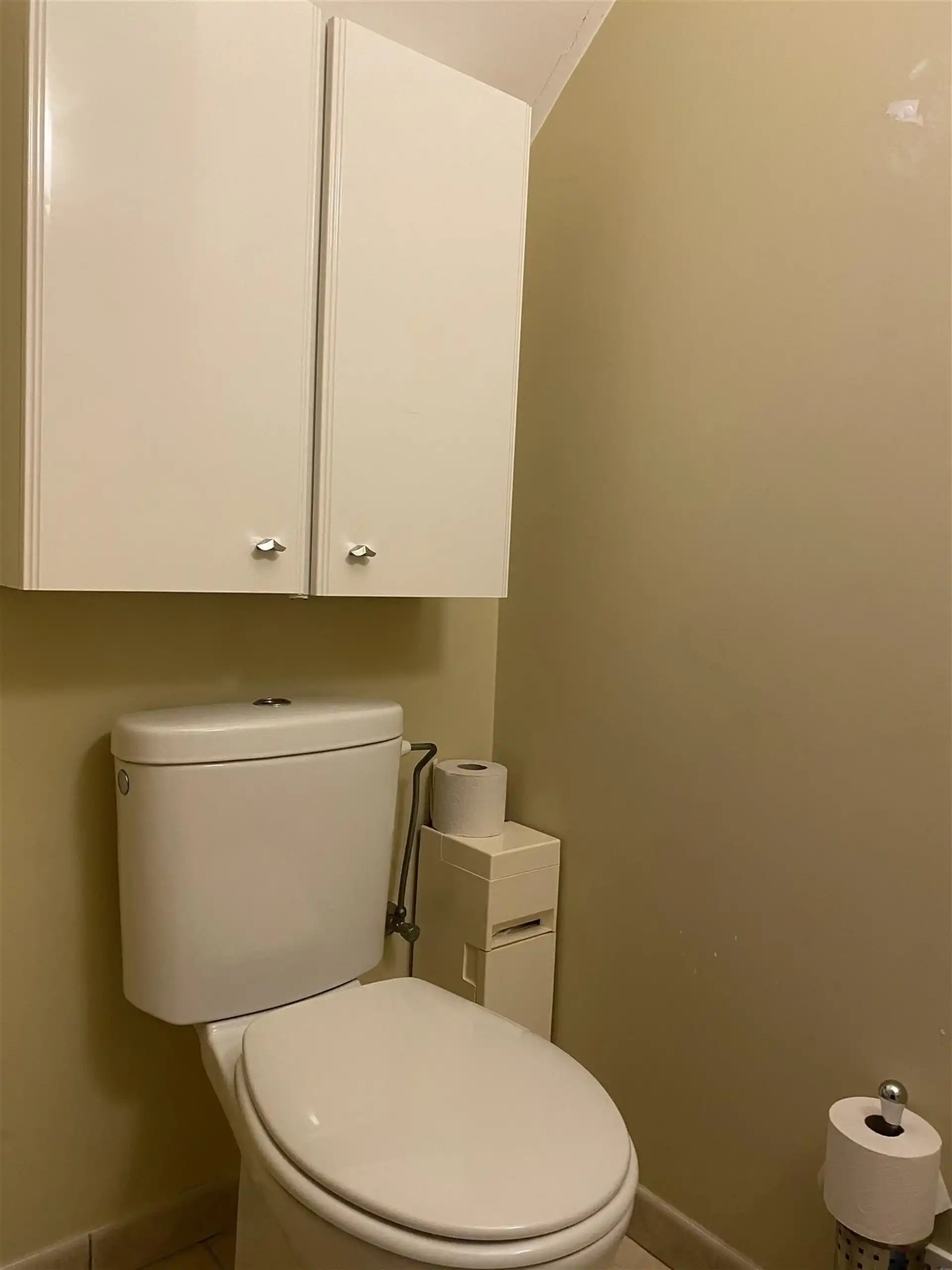 Halfopen woning met 4 slaapkamers en 2 badkamers. foto 16