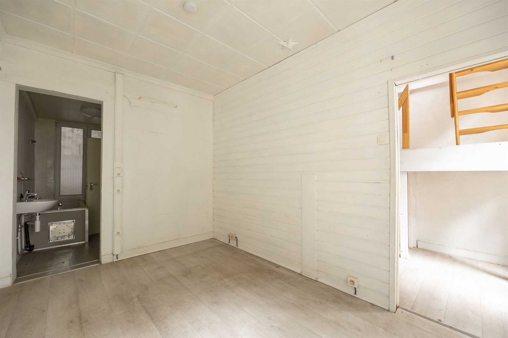 Te renoveren opbrengsteigendom op premium locatie foto 9