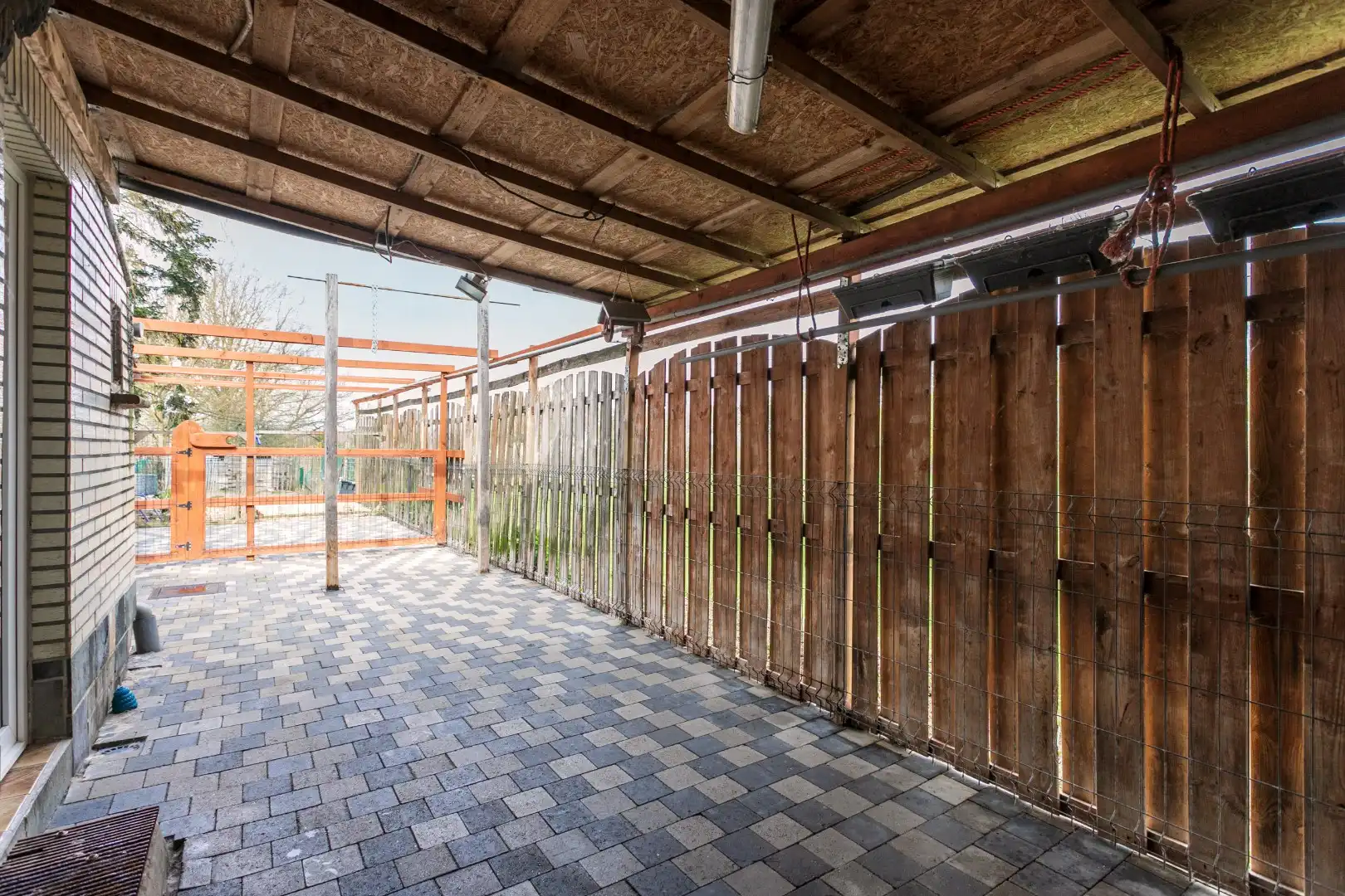 Op te frissen 3-gevel woning foto 8