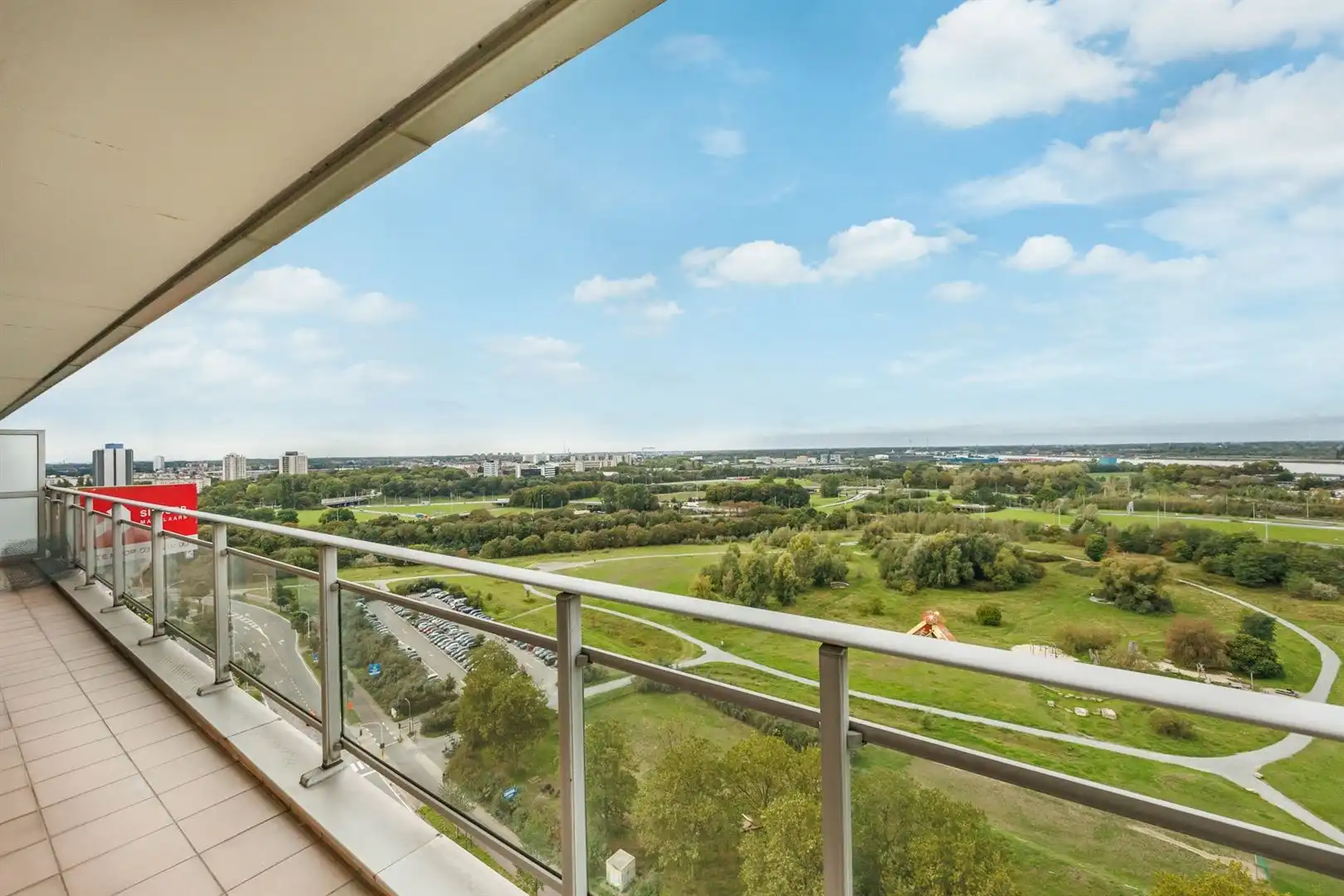 Gerenoveerd appartement met adembenemende zichten foto 18
