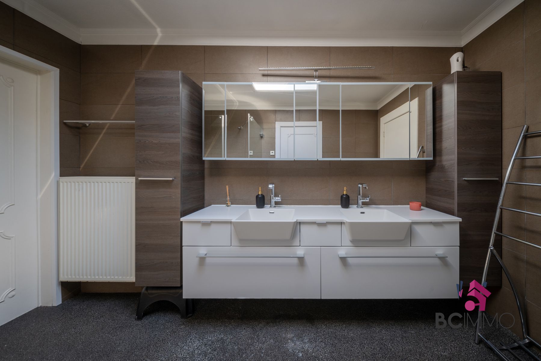 Instapklare gelijkvloerse woning met 3 slaapkamers, 2 badkamers, veranda en tuin foto 16