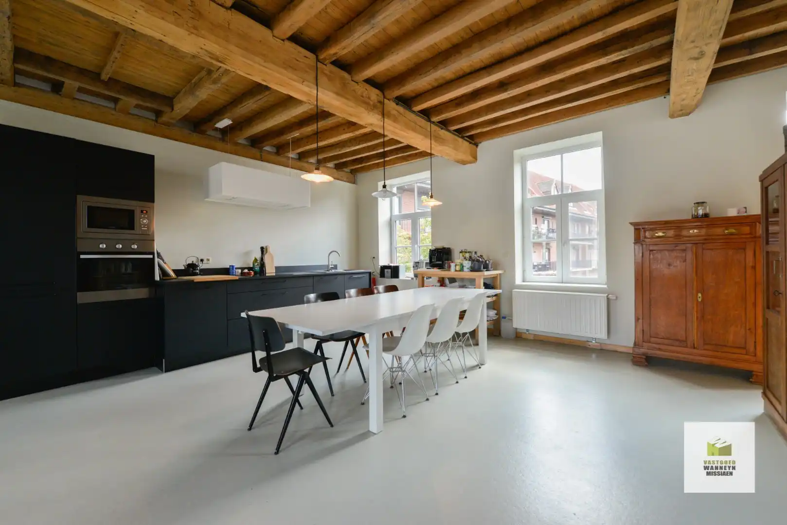 Gerenoveerde handelszaak met ruime woning en gezellige stadstuin te centrum Roeselare foto 24