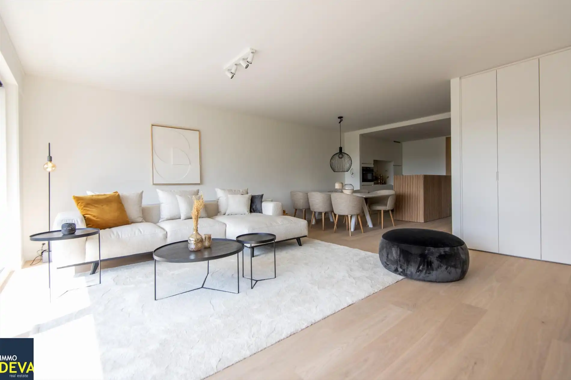 Luxueus gerenoveerd appartement met 2 zonnige terrassen en open zicht gelegen op de Dumortierlaan. foto 3