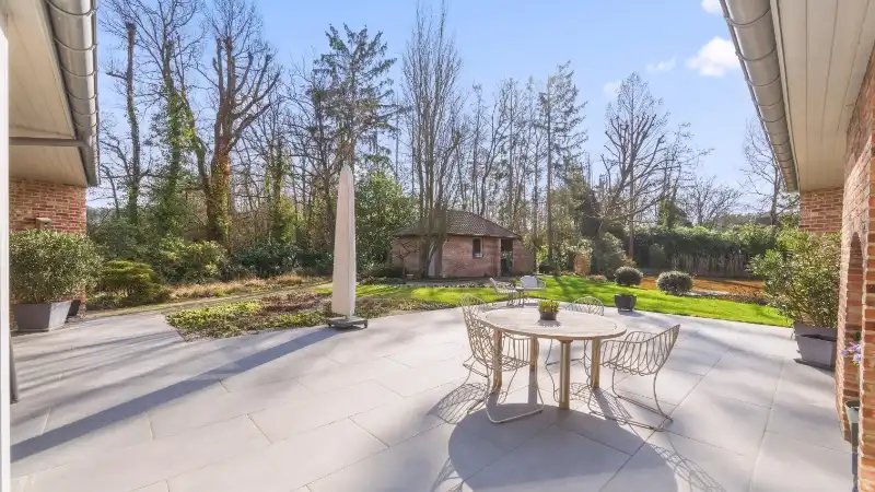 Exclusief gelegen villa van 345m² op 30 are met grote vijver foto 24