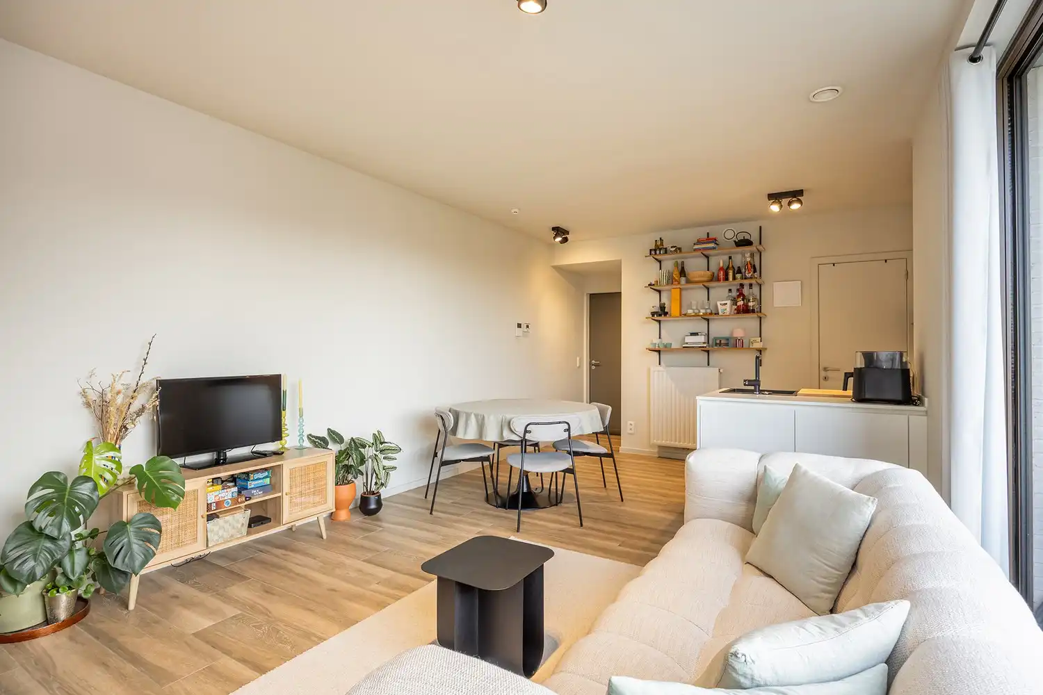 Recent 1 slpk appartement met ruim terras foto 4