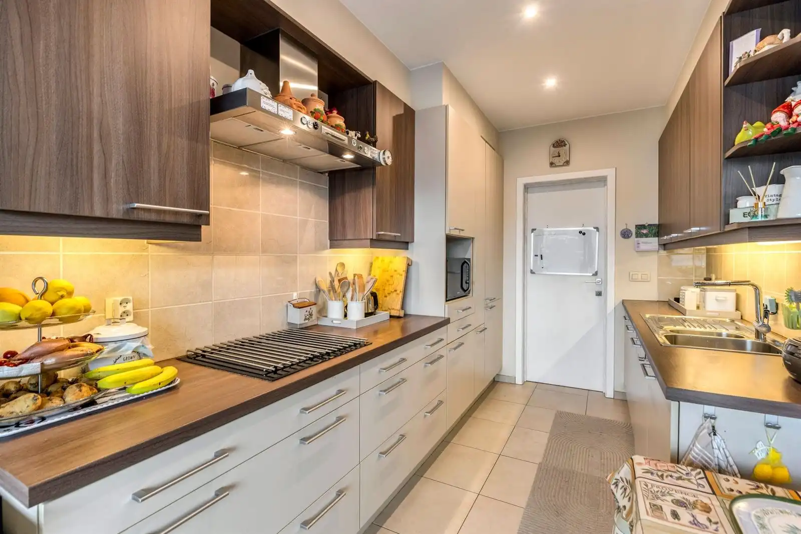 Instapklaar appartement met 2 slpk en ruim terras foto 9