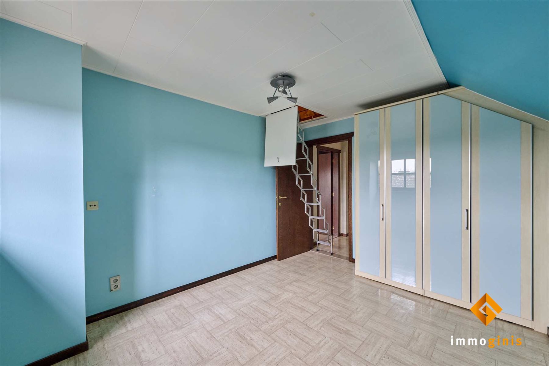 Zéér ruime woning met dubbele inpandige garage op mooi perceel van 7a33ca. foto 17