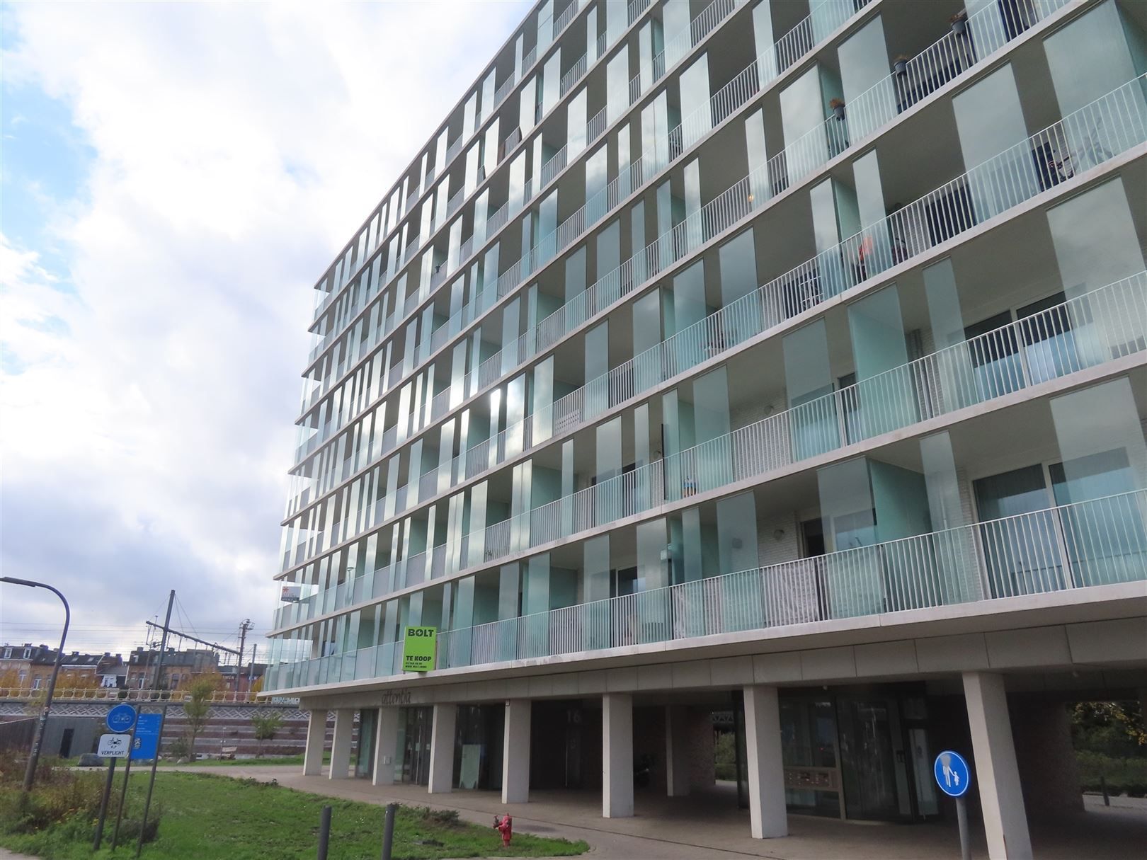 Knap gemeubeld beginners appartement met terras én parking! foto {{pictureIndex}}